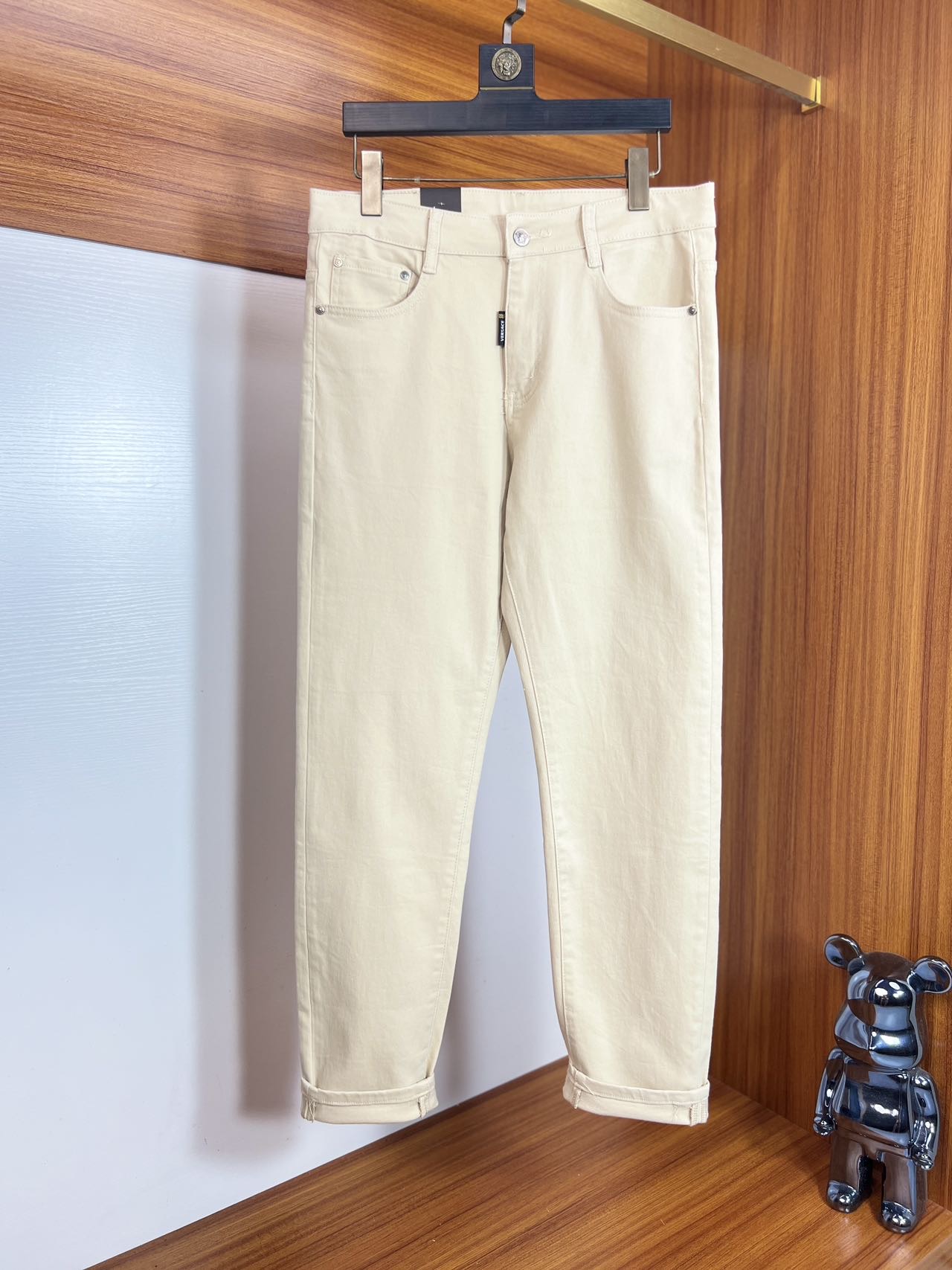 NO:515681,Versace/Versace 2025 autumn and winter new products, complete three standards, jeans, good products, don't need to be introduced too much, look at the details, counter code number 29-38 175/140 upper body 32, versace, versace, jeans, alexander wang19860909Versace/范思哲 2025秋冬新品 三标齐全 牛仔裤 好货不用过多介绍 看细节 专柜码数29-38 175/140上身32码,,versace,versace,jeans,alexander wang,Men's clothing