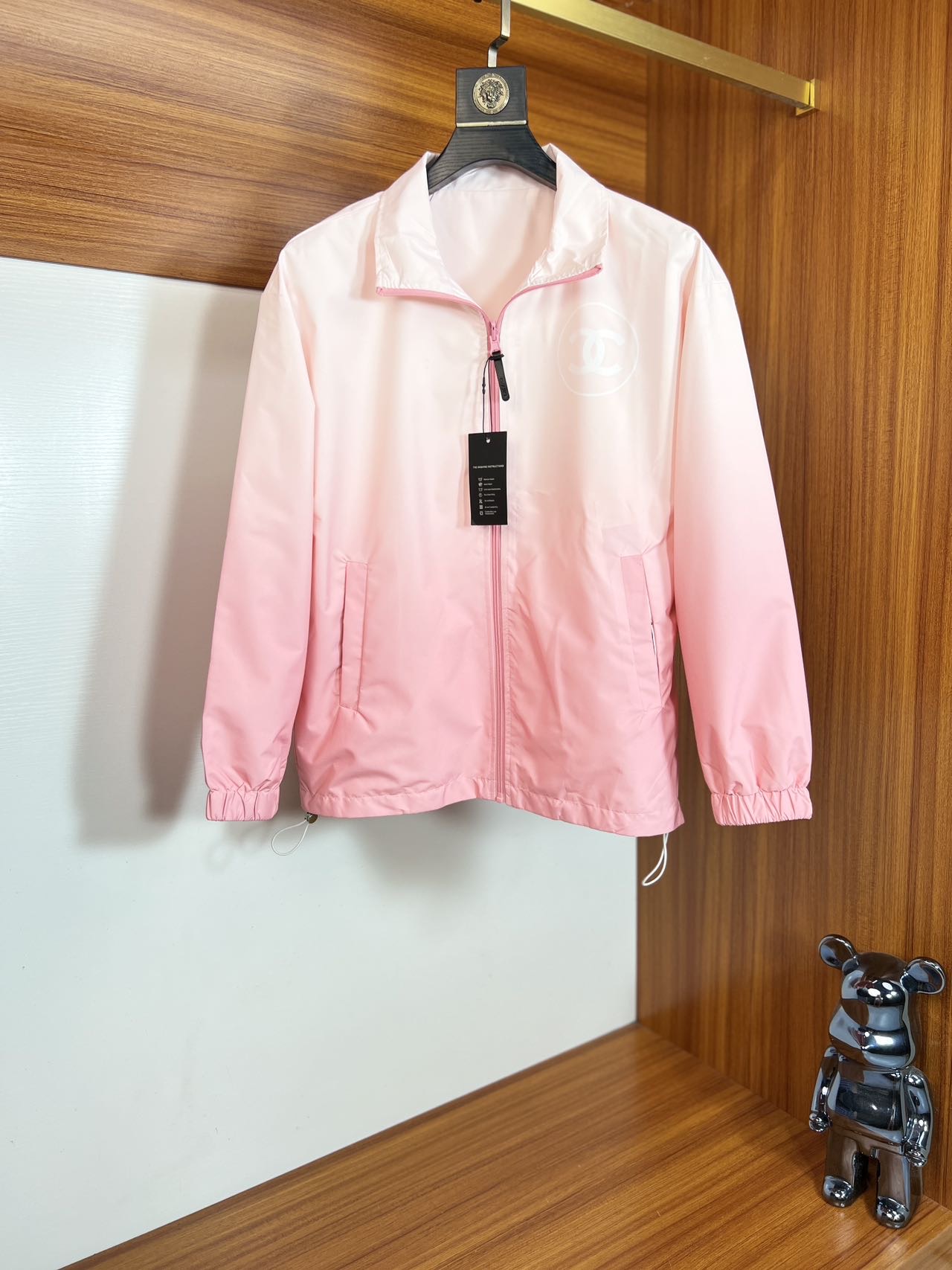 NO:571460,Charlie/Chanel 2025 autumn and winter new products, complete with three labels, jackets and coats. Good products need no introduction. Look at the details. Counter size M-XXXL /140 recommended L,,chanel,jackets & coats,jackets & coats,alexander wang19860909Charlie/香奈儿 2025年秋冬新品上新 三标齐全 夹克外套 好货不用过多介绍 看细节 专柜码数M-XXXL /140建议L,,chanel,jackets & coats,jackets & coats,alexander wang,Men's clothing