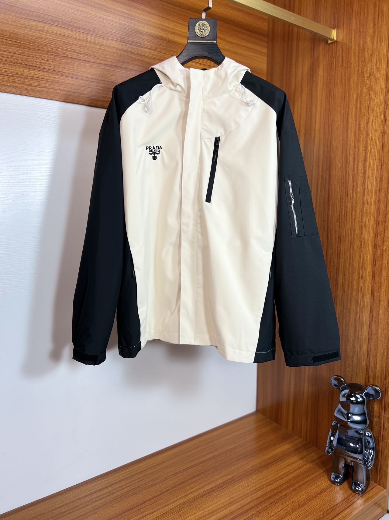 NO:540914,Prada/Prada 2025 autumn and winter new products are available, three standards are complete, jackets and jackets, don’t need to introduce too much, look at the details, counter code M-XXXL /140 suggestions L,,prada,prada,jackets & coats,jackets & coats,alexander wang19860909Prada/普拉达 2025年秋冬新品上新 三标齐全 夹克外套 好货不用过多介绍 看细节 专柜码数M-XXXL /140建议L,,prada,prada,jackets & coats,jackets & coats,alexander wang,Men's clothing