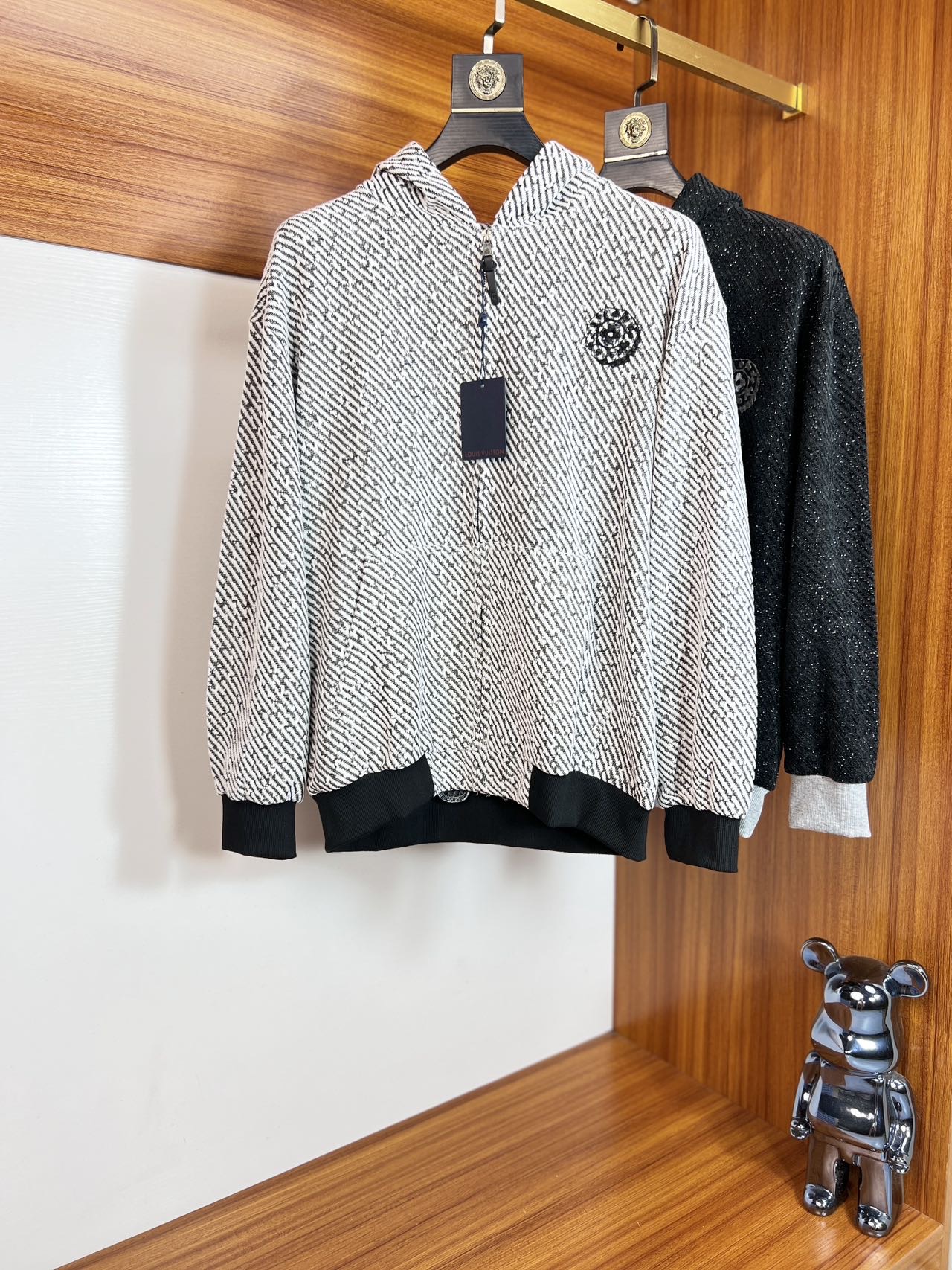 NO:527127,LV/Louis Vuitton 2025 autumn and winter new products are available, three standards are complete, jackets and jackets, don’t need to introduce too much, look at the details, counter code M-XXXL 175/140 Suggestions,,louis vuitton,louis vuitton,jackets & coats,jackets & coats,alexander wang19860909LV/路易威登 2025年秋冬新品上新 三标齐全 夹克外套 好货不用过多介绍 看细节 专柜码数M-XXXL 175/140建议L,,louis vuitton,louis vuitton,jackets & coats,jackets & coats,alexander wang,Men's clothing