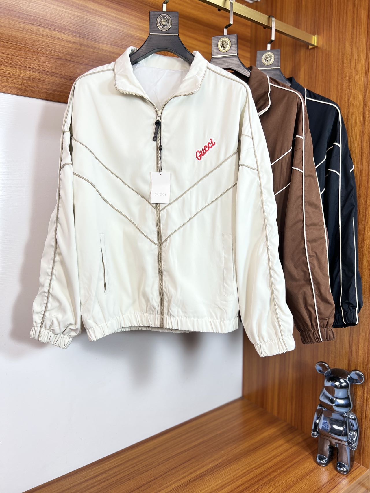 NO:523941,Gucci/Gucci 2025 new autumn and winter products are available, complete three standards, jackets, no need to introduce too much good products, look at the details, counter code M-XXXL 175/140 Suggestions,,gucci,jackets & coats,jackets & coats,alexander wang19860909Gucci/古奇 2025年秋冬新品上新 三标齐全 夹克外套 好货不用过多介绍 看细节 专柜码数M-XXXL 175/140建议L,,gucci,jackets & coats,jackets & coats,alexander wang,Men's clothing