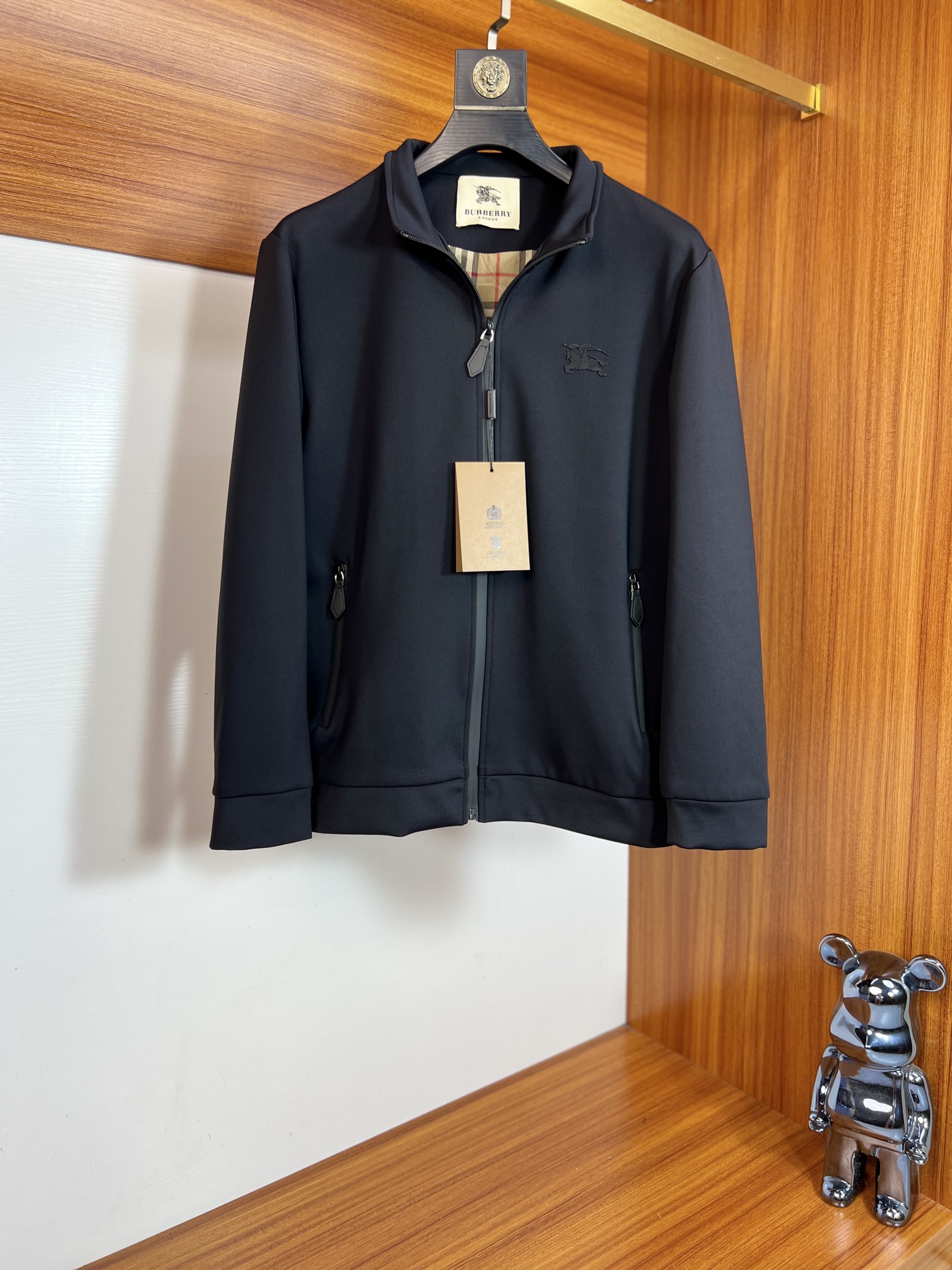 NO:537898,Burberry/Burberry 2025 new autumn and winter products are available, complete three standards, jackets, no need to introduce too much good products, look at the details, counter number M-XXXL /140 suggestions L,,burberry,burberry,jackets & coats,jackets & coats,alexander wang19860909Burberry/巴宝莉 2025年秋冬新品上新 三标齐全 夹克外套 好货不用过多介绍 看细节 专柜码数M-XXXL /140建议L,,burberry,burberry,jackets & coats,jackets & coats,alexander wang,Men's clothing