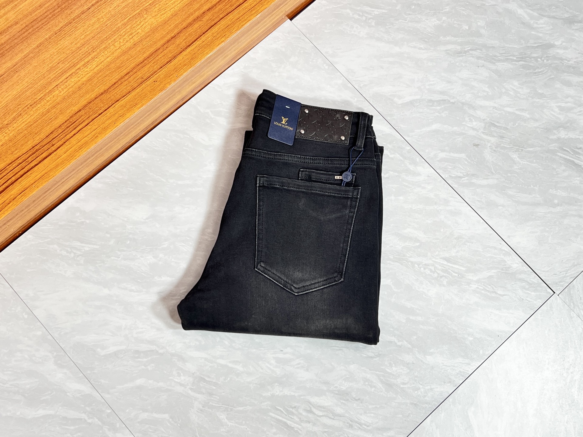 NO:571443,LV/Louis Vuitton 2025 autumn and winter new products, complete with three labels, jeans, good products, no need to introduce too much, look at the details, counter size 29-38 /140, upper body size 32, louis vuitton, louis vuitton, jeans, alexander wang19860909LV/路易威登 2025秋冬新品 三标齐全 牛仔裤 好货不用过多介绍 看细节 专柜码数29-38 /140上身32码,,louis vuitton,louis vuitton,jeans,alexander wang,Men's clothing