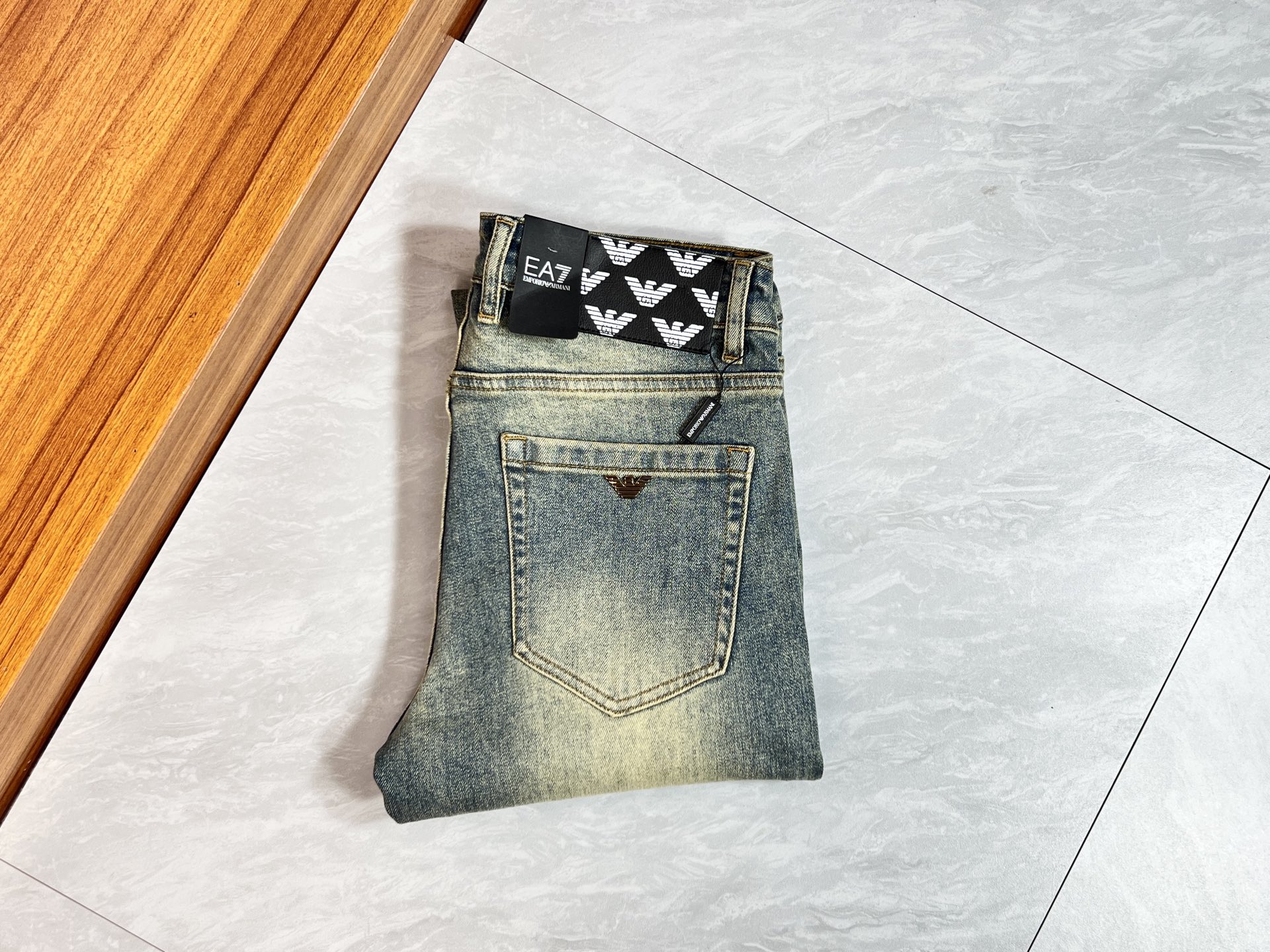 NO:571452,Armani/Armani 2025 autumn and winter new products, complete with three labels, jeans, good products, no need to introduce too much, look at the details, counter size 29-38/140, upper body size 32,,armani,armani,jeans,alexander wang19860909Armani/阿玛尼 2025秋冬新品 三标齐全 牛仔裤 好货不用过多介绍 看细节 专柜码数29-38 /140上身32码,,armani,armani,jeans,alexander wang,Men's clothing