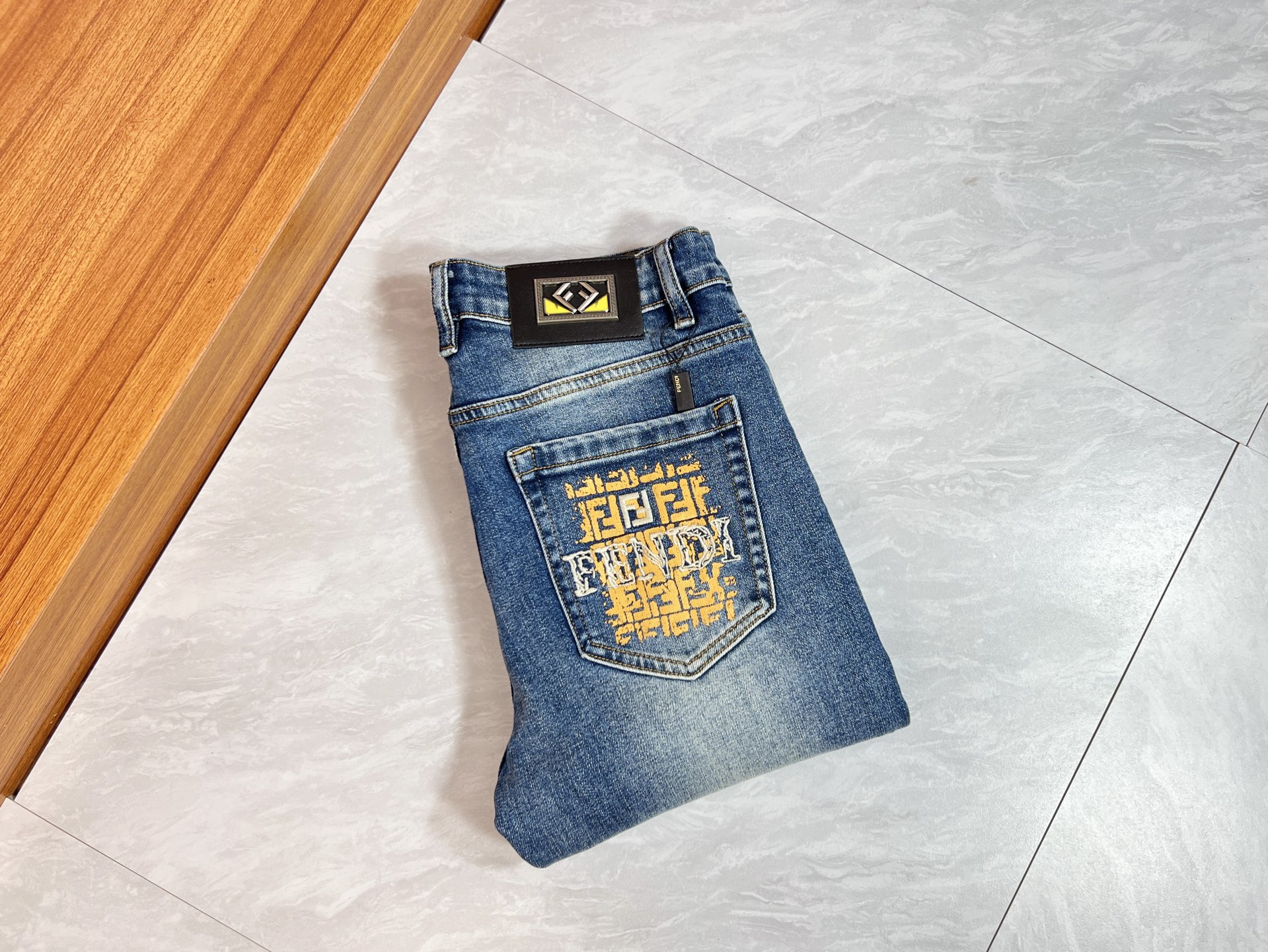 NO:571456,Fendi/Fendi 2025 autumn and winter new products, complete with three labels, jeans, good products, no need to introduce too much, look at the details, counter size 29-38/140 upper body size 32,,fendi,fendi,jeans,alexander wang19860909Fendi/芬迪 2025秋冬新品 三标齐全 牛仔裤 好货不用过多介绍 看细节 专柜码数29-38 /140上身32码,,fendi,fendi,jeans,alexander wang,Men's clothing