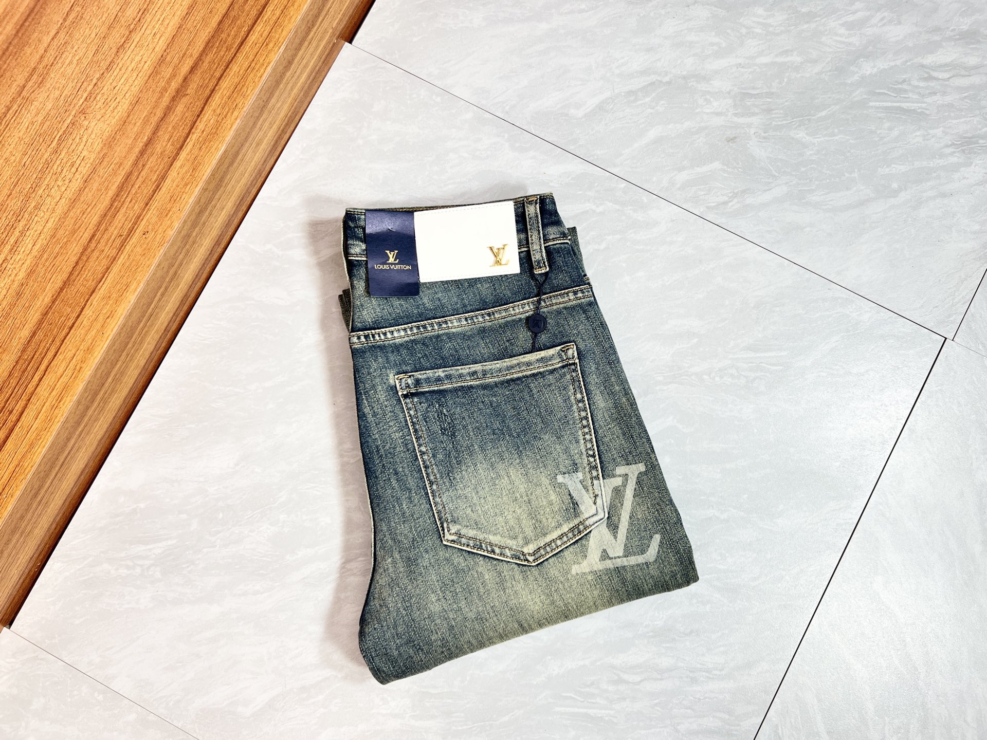 NO:571458,LV/Louis Vuitton 2025 autumn and winter new products, complete with three labels, jeans, good products, no need to introduce too much, look at the details, counter size 29-38 /140, upper body size 32, louis vuitton, louis vuitton, jeans, alexander wang19860909LV/路易威登 2025秋冬新品 三标齐全 牛仔裤 好货不用过多介绍 看细节 专柜码数29-38 /140上身32码,,louis vuitton,louis vuitton,jeans,alexander wang,Men's clothing