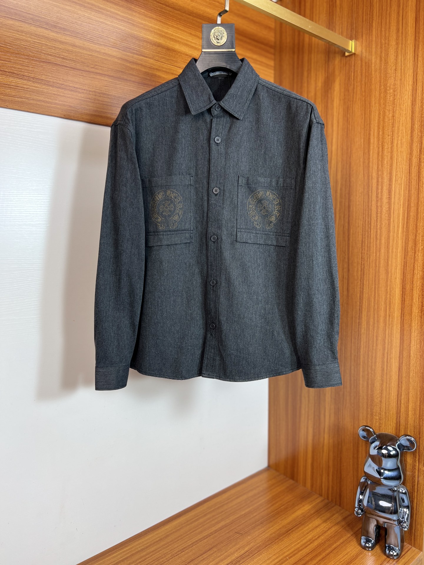 NO:526044,ch/Croxin 2025 new spring and summer products are available, complete three standards, jackets, good products, no need to introduce too much, look at the details, counter number M-XXXL 175/140 Suggestions L,,chrome hearts, jackets & coats, jackets & coats, alexander wang19860909ch/克罗心 2025年春夏新品上新 三标齐全 夹克外套 好货不用过多介绍 看细节 专柜码数M-XXXL 175/140建议L,,chrome hearts,jackets & coats,jackets & coats,alexander wang,Men's clothing