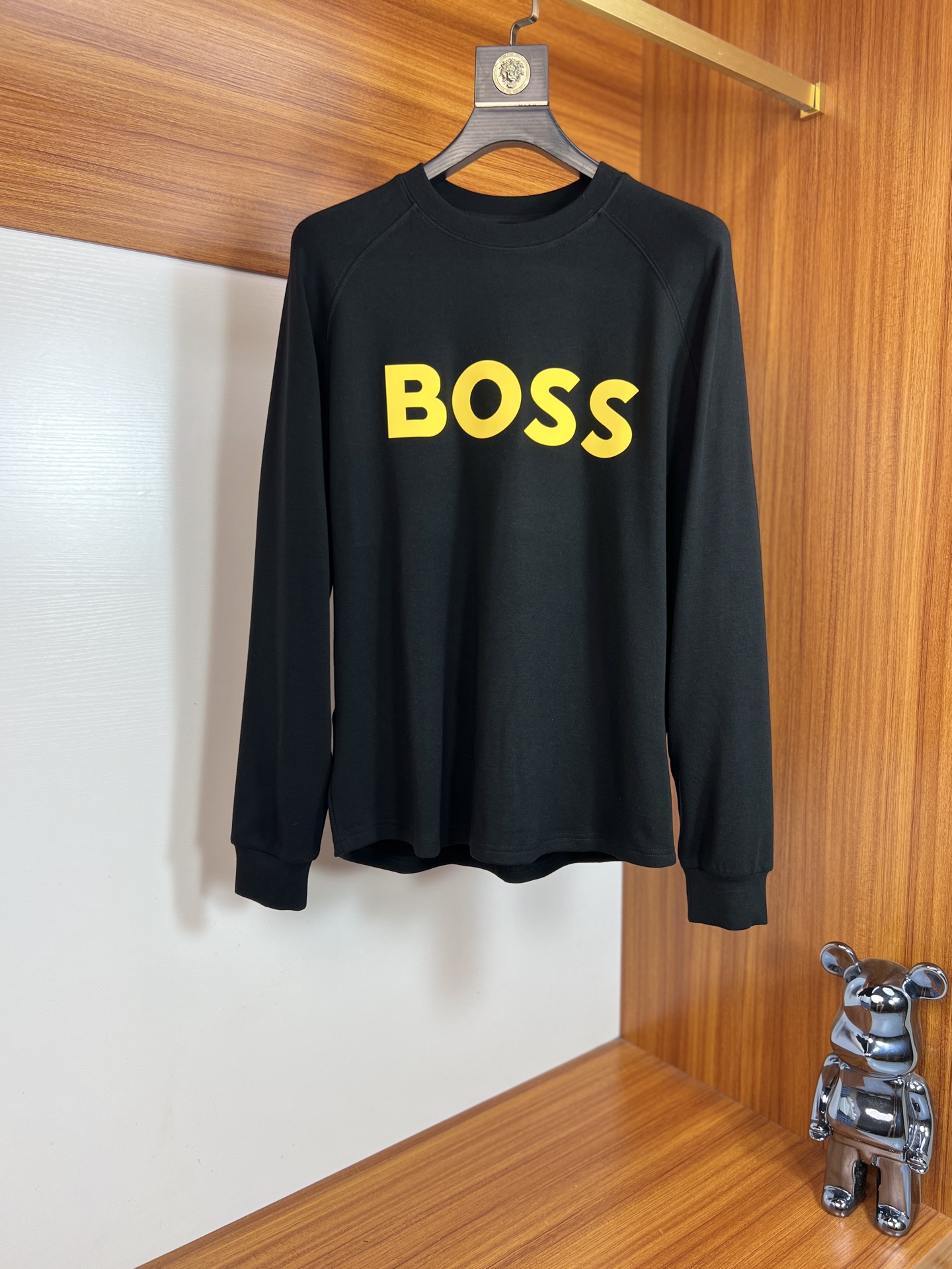 NO:523933,Boss 2025 autumn and winter new products, complete three standards, fleece round neck long-sleeved T-shirt, no need to introduce too much good products, look at the details, counter code number S-XXL 175/140 Suggestions M,,tees, t-shirt,alexander wang19860909Boss 2025秋冬新品 三标齐全 抓绒圆领长袖T恤 好货不用过多介绍 看细节 专柜码数 S-XXL 175/140建议M,,tees，t-shirt,alexander wang,Men's clothing