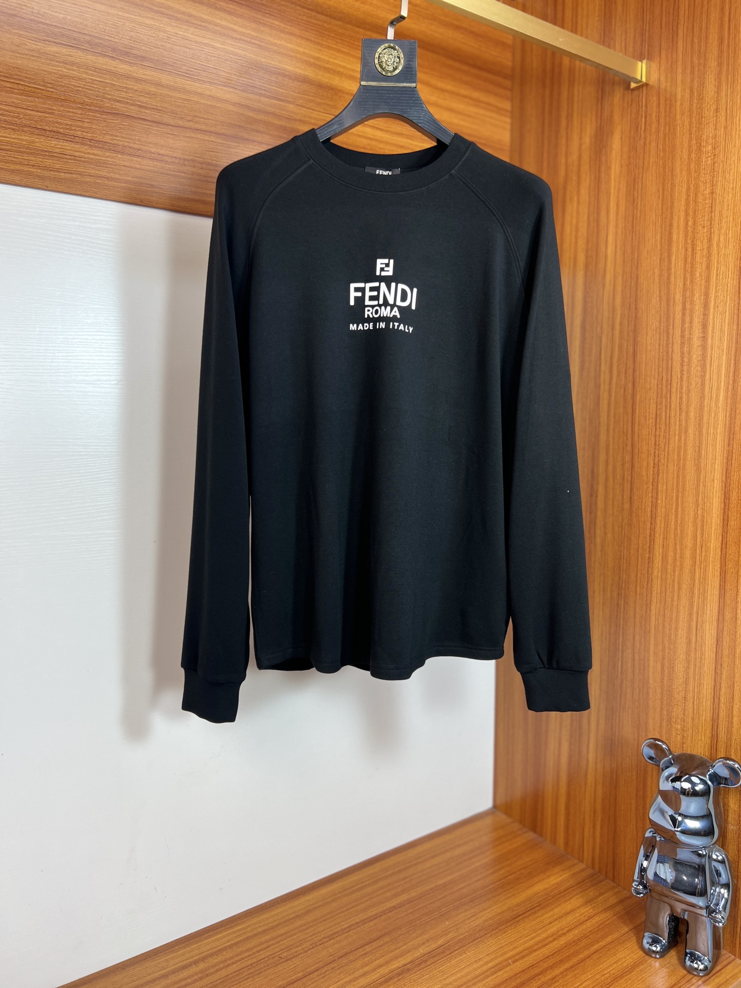 NO:523936,Fendi/Fendi 2025 autumn and winter new products, complete three standards, fleece round neck long-sleeved T-shirt, no need to introduce too much good products, look at the details, counter code number S-XXL 175/140 Suggestions M,,fendi,fendi,tees, t-shirt,alexander wang19860909Fendi/芬迪 2025秋冬新品 三标齐全 抓绒圆领长袖T恤 好货不用过多介绍 看细节 专柜码数 S-XXL 175/140建议M,,fendi,fendi,tees，t-shirt,alexander wang,Men's clothing