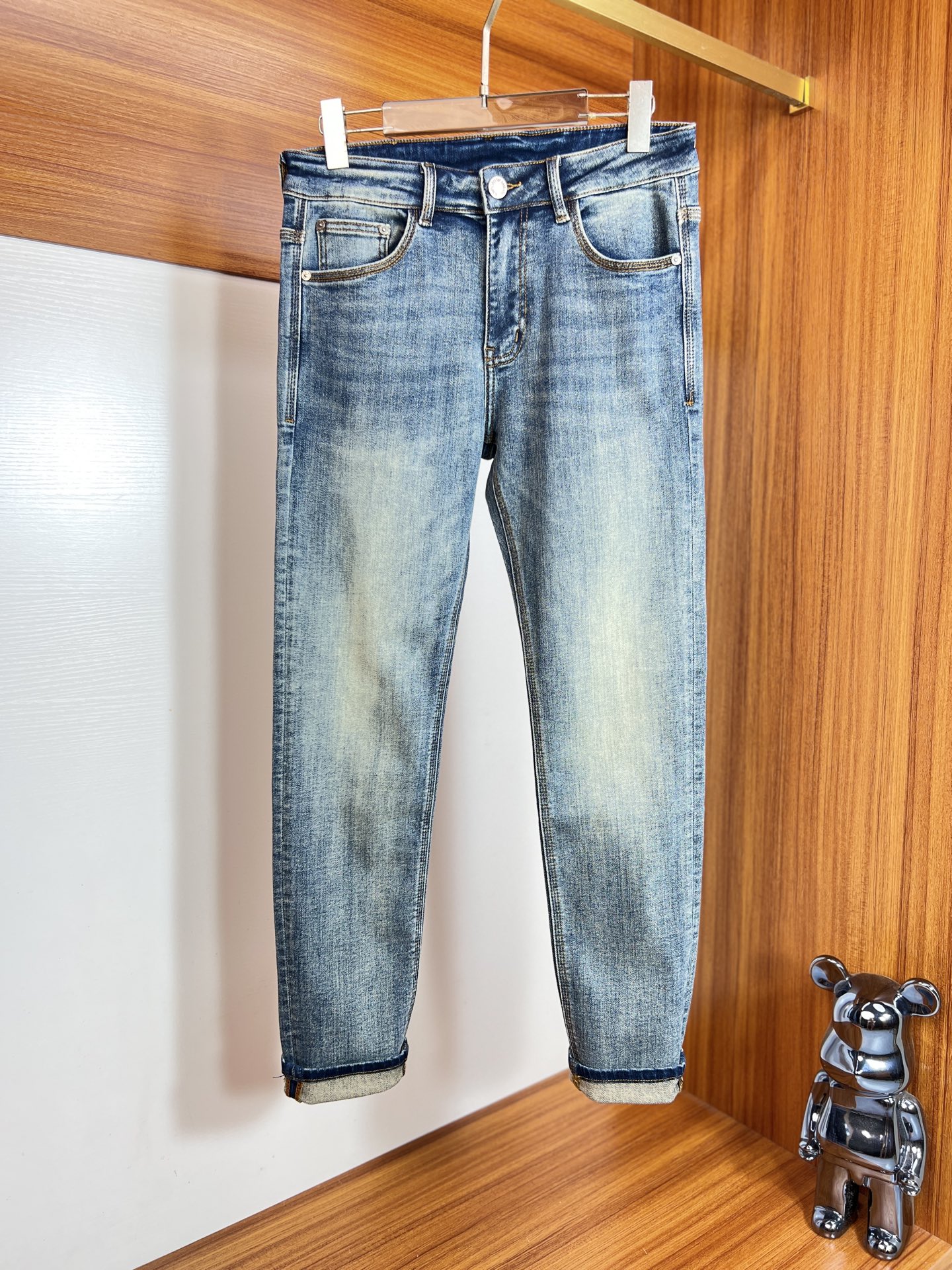 NO:523929,Armani/Armani 2025 autumn and winter new products, complete three standards, jeans, good products, don't need to be introduced too much, look at the details, counter number 29-38, 175/140 upper body 32,,armani,armani,jeans,alexander wang19860909Armani/阿玛尼 2025秋冬新品 三标齐全 牛仔裤 好货不用过多介绍 看细节 专柜码数29-38 175/140上身32码,,armani,armani,jeans,alexander wang,Men's clothing