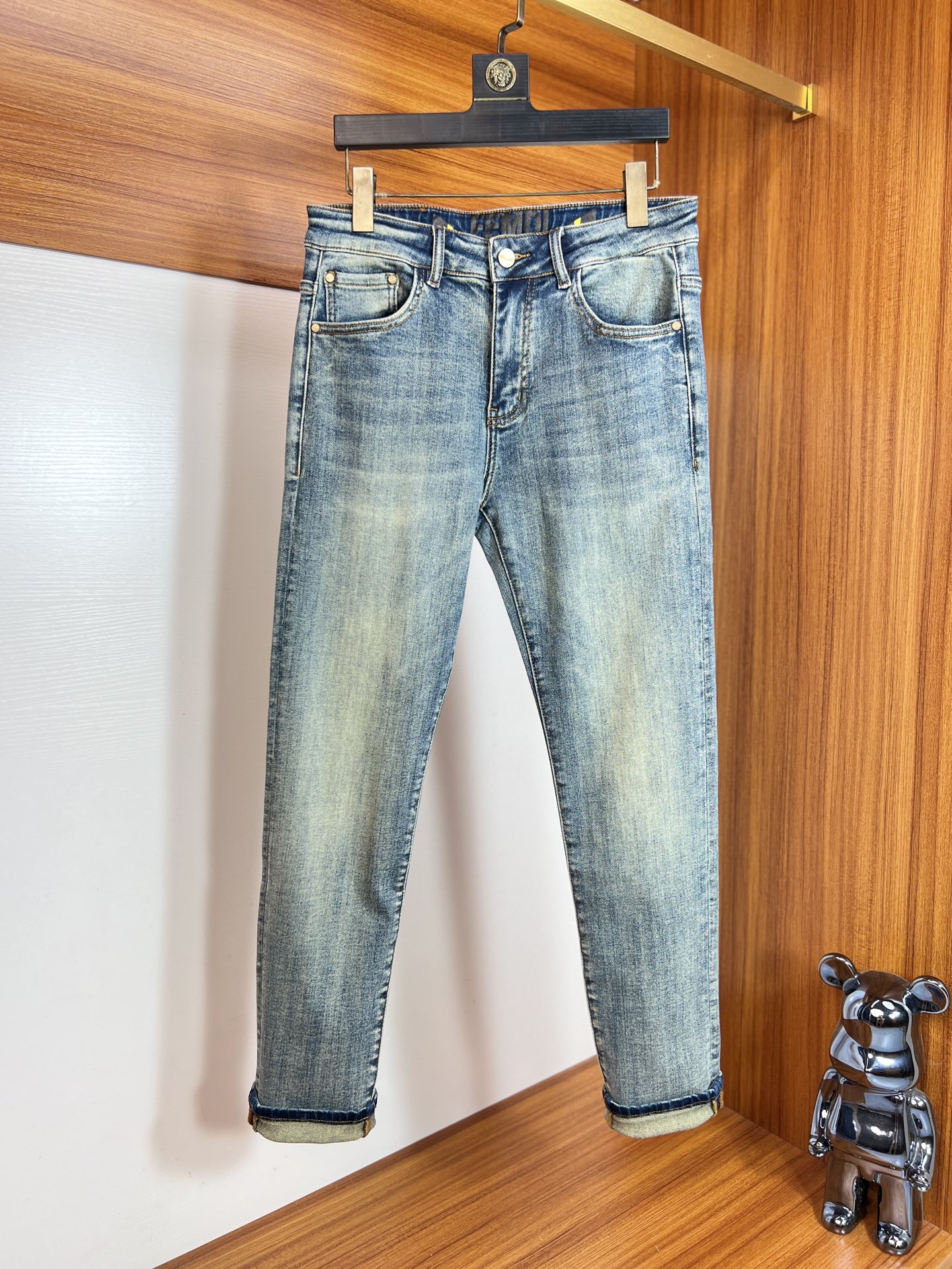 NO:523935,Fendi/Fendi 2025 autumn and winter new products, complete three standards, jeans, good products, don't need to be introduced too much, look at the details, counter number 29-38, 175/140 upper body 32,,fendi,fendi,jeans,alexander wang19860909Fendi/芬迪 2025秋冬新品 三标齐全 牛仔裤 好货不用过多介绍 看细节 专柜码数29-38 175/140上身32码,,fendi,fendi,jeans,alexander wang,Men's clothing