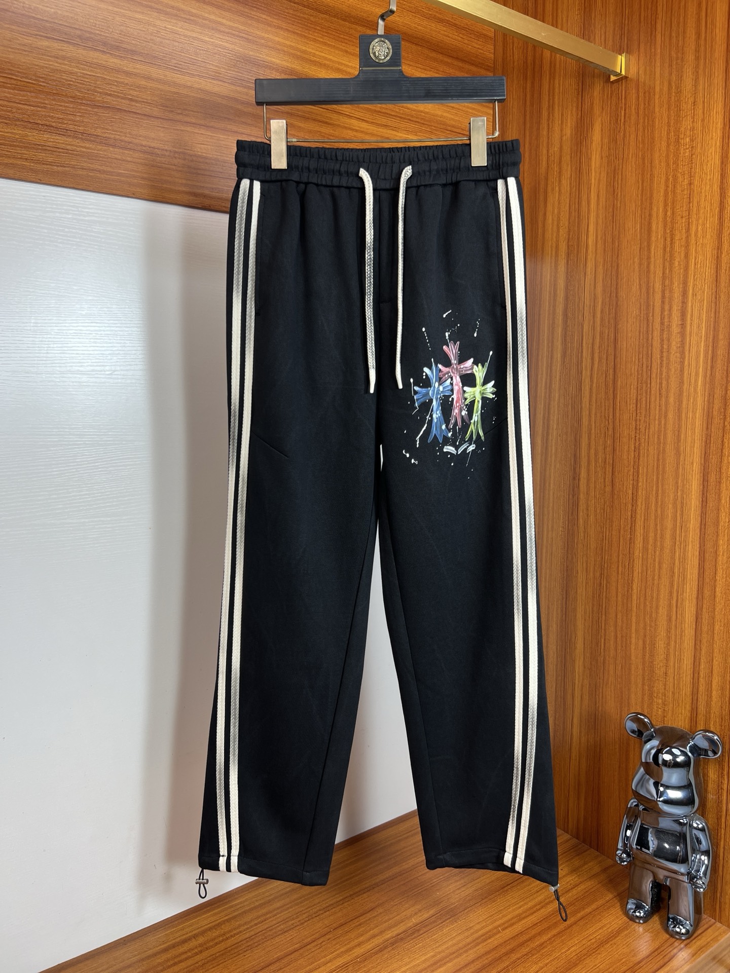 NO:524983,ch/Croxin 2025 autumn and winter new products, complete three standards, casual pants, good products, don't need to introduce too much, look at the details, counter number 28-36 / 140 upper body 32, chrome hearts, alexander wang19860909ch/克罗心 2025秋冬新品 三标齐全 休闲裤 好货不用过多介绍 看细节 专柜码数28-36 /140上身32码,,chrome hearts,alexander wang,Men's clothing