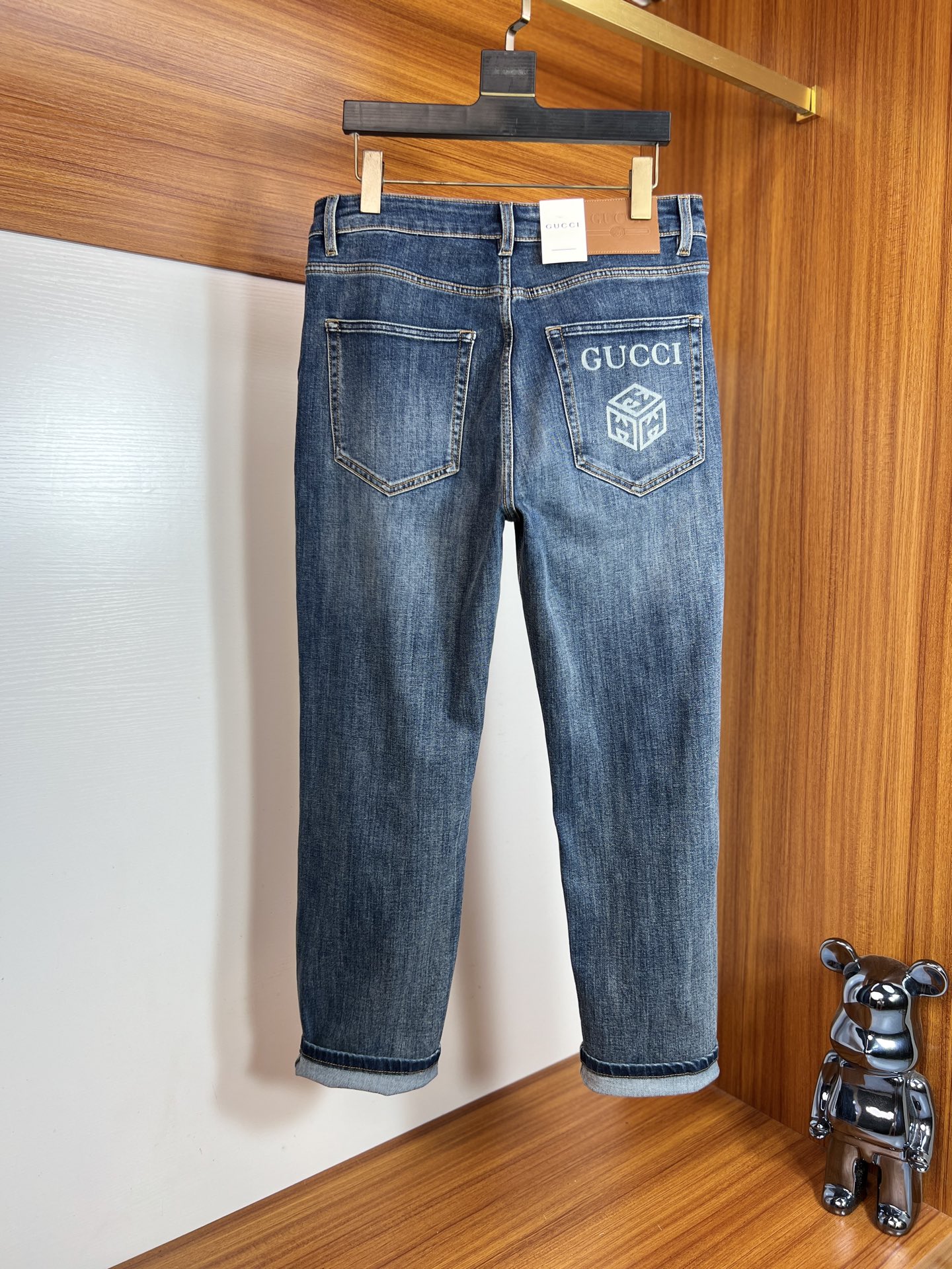NO:527128,Gucci/Gucci 2025 autumn and winter new products, complete three standards, jeans, good products, don't need to introduce too much, look at the details, counter code number 29-38 175/140 upper body 32 sizes,,gucci,jeans,alexander wang19860909Gucci/古奇 2025秋冬新品 三标齐全 牛仔裤 好货不用过多介绍 看细节 专柜码数29-38 175/140上身32码,,gucci,jeans,alexander wang,Men's clothing