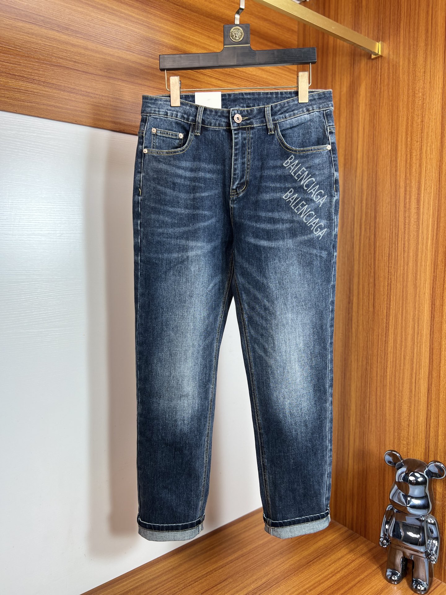 NO:526052,Balenciaga/Balenciaga 2025 autumn and winter new products, complete three standards, jeans, good products, don't need to be introduced too much, look at the details, counter number 29-38, 175/140 upper body 32,,balenciaga,balenciaga,jeans,alexander wang19860909Balenciaga/巴黎世家 2025秋冬新品 三标齐全 牛仔裤 好货不用过多介绍 看细节 专柜码数29-38 175/140上身32码,,balenciaga,balenciaga,jeans,alexander wang,Men's clothing