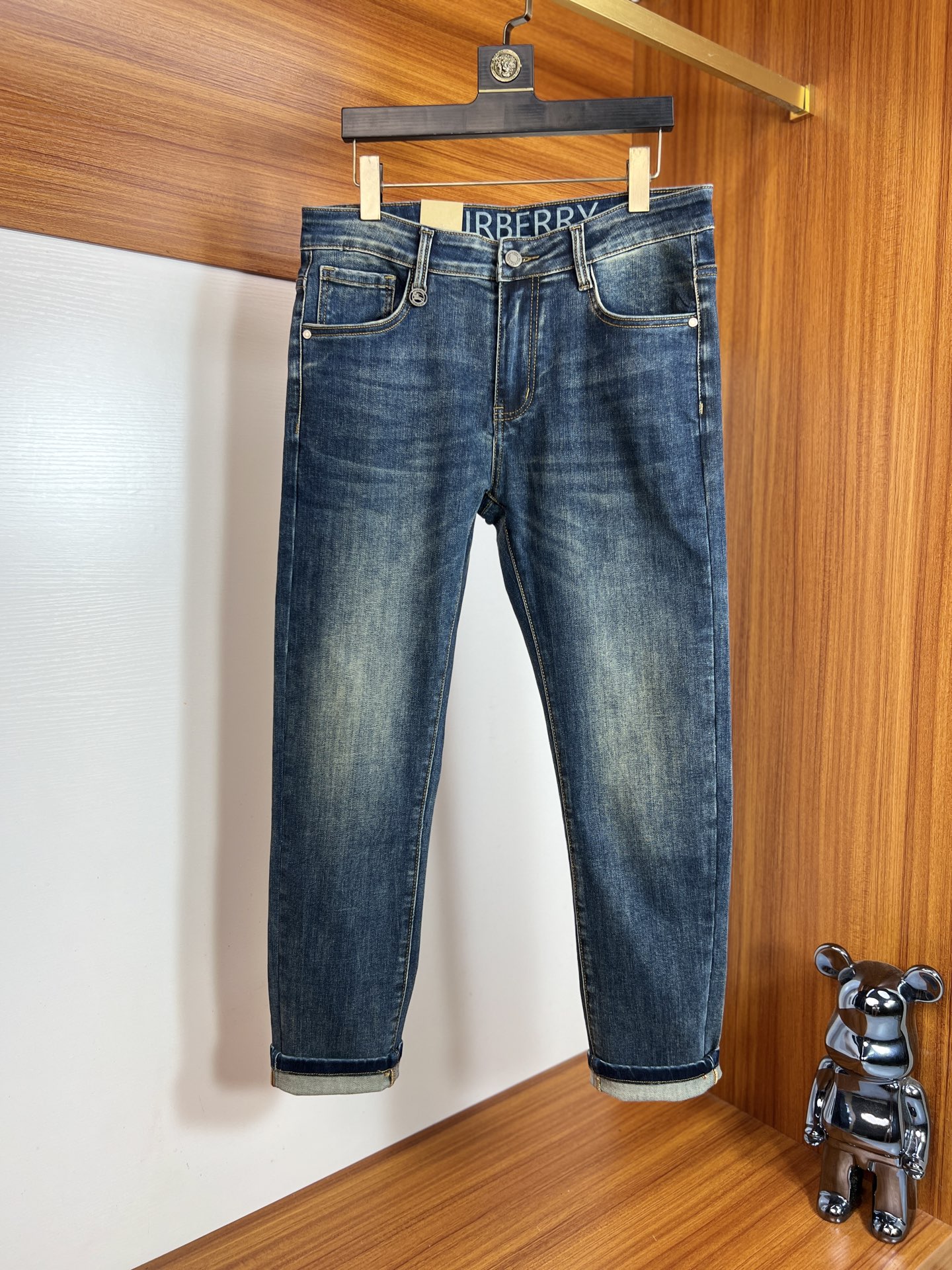 NO:526051,Burberry/Burberry 2025 autumn and winter new products, complete three standards, jeans, good products, don't need to introduce too much, look at the details, counter number 29-38, 175/140, upper body 32,,burberry,burberry,jeans,alexander wang19860909Burberry/巴宝莉 2025秋冬新品 三标齐全 牛仔裤 好货不用过多介绍 看细节 专柜码数29-38 175/140上身32码,,burberry,burberry,jeans,alexander wang,Men's clothing