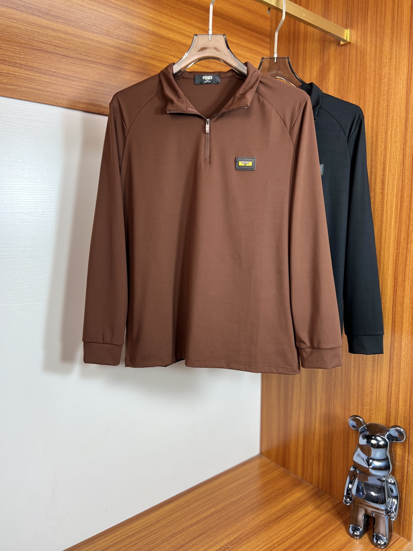 NO:527144,Fendi/Fendi 2025 new autumn and winter products are available, complete three standards, lapel short-sleeved POLO shirt, good products do not need to be introduced too much, look at the details, counter number M-XXXL 175/140 Suggestions, L, fendi, fendi, T-shirt, alexander wang19860909Fendi/芬迪 2025年秋冬新品上新 三标齐全 翻领短袖POLO衫 好货不用过多介绍 看细节 专柜码数M-XXXL 175/140建议L,,fendi,fendi,T-shirt,alexander wang,Men's clothing