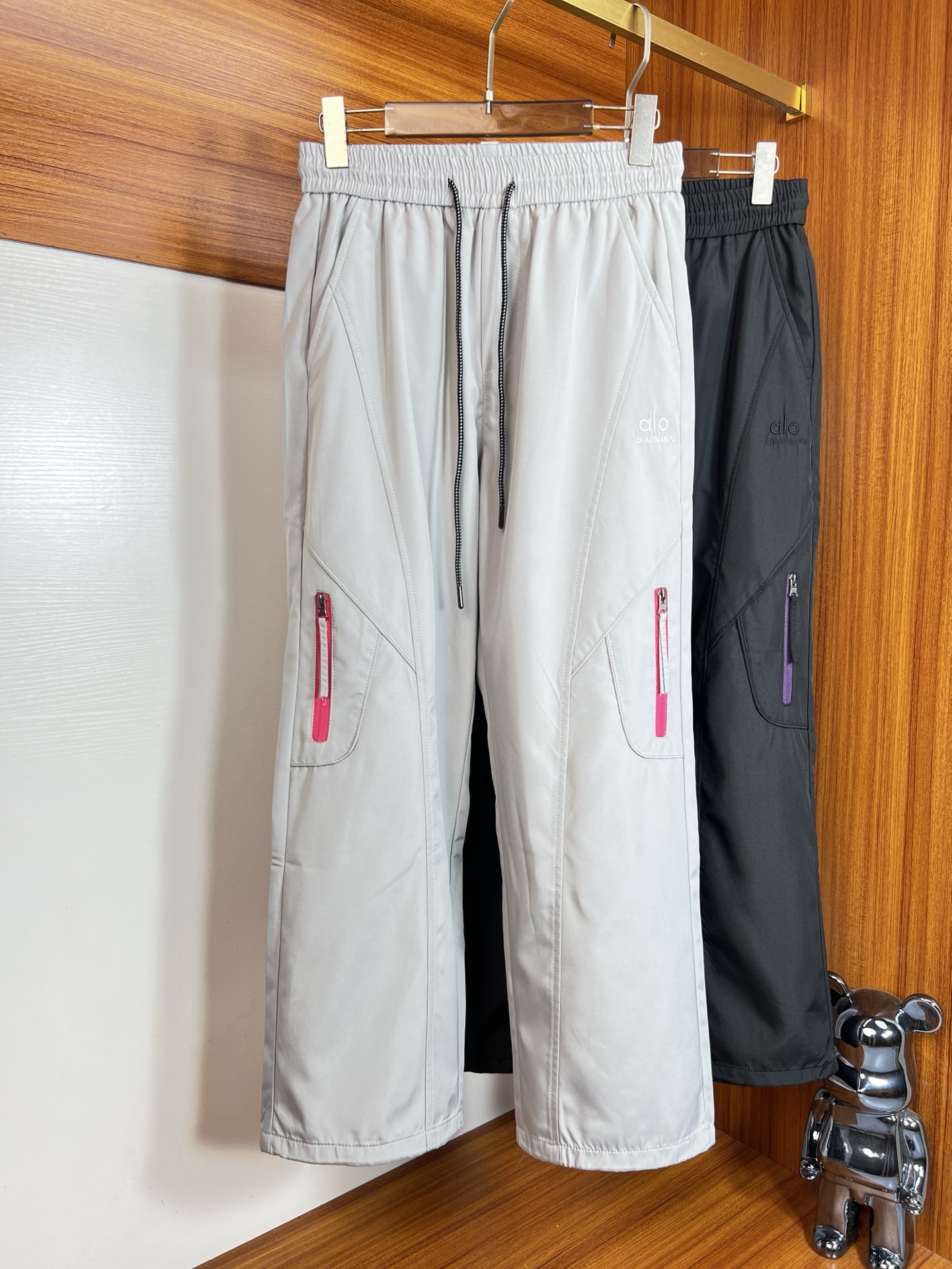 NO:527146,alo 2025 autumn and winter new product, complete three standards, casual pants, no need to introduce too much good products, look at the details, counter number M-4XL 175/140 upper body L,,alexander wang19860909alo 2025秋冬新品 三标齐全 休闲裤 好货不用过多介绍 看细节 专柜码数M-4XL 175/140上身L,,alexander wang,Men's clothing