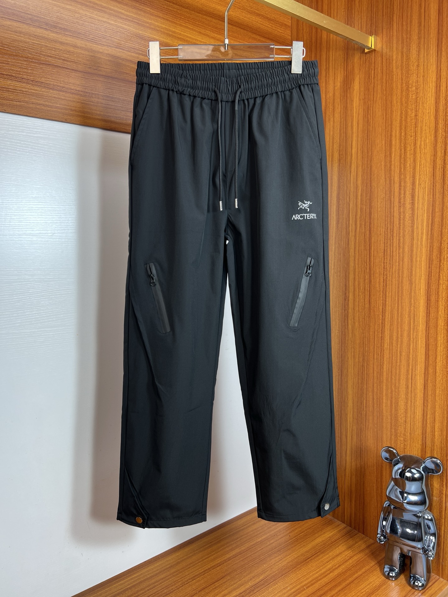 NO:527149,arc/Architecture Bird 2025 autumn and winter new product, complete three standards, casual pants, good products, don't need to introduce too much, look at the details, counter number M-4XL 175/140 upper body L, arc'teryx, alexander wang19860909arc/始祖鸟 2025秋冬新品 三标齐全 休闲裤 好货不用过多介绍 看细节 专柜码数M-4XL 175/140上身L,arc'teryx,alexander wang,Men's clothing