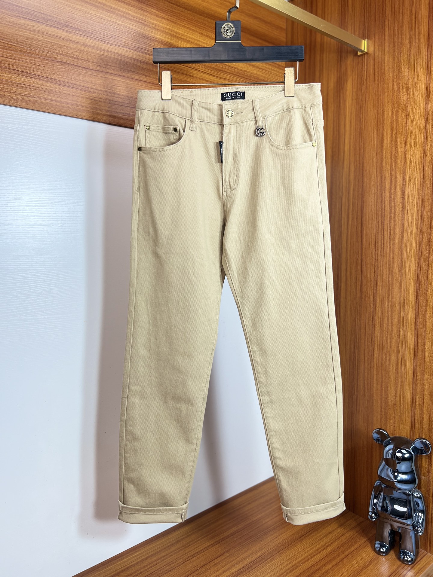 NO:537873,Gucci/Gucci 2025 autumn and winter new products, complete three standards, jeans, good products, don't need to be introduced too much, look at the details, counter number 29-38 / 140 upper body 32,,gucci,jeans,alexander wang19860909Gucci/古奇 2025秋冬新品 三标齐全 牛仔裤 好货不用过多介绍 看细节 专柜码数29-38 /140上身32码,,gucci,jeans,alexander wang,Men's clothing