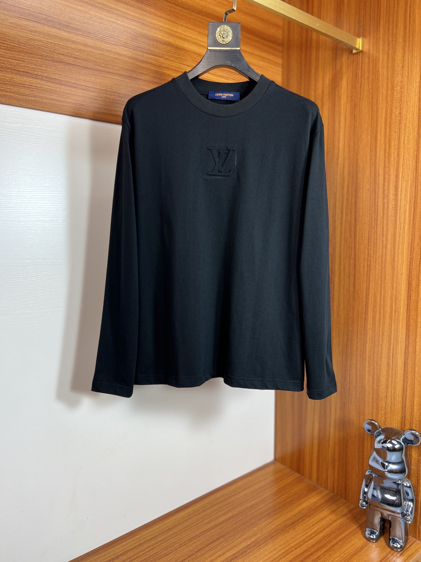NO:539886,LV/Louis Vuitton 2025 autumn and winter new products, complete three standards, round neck long-sleeved T-shirt base shirt, no need to introduce too much good products, look at the details, counter code number XS-XL /140 Suggestions,,louis vuitton,louis vuitton,tees,t-shirt,alexander wang19860909LV/路易威登 2025秋冬新品 三标齐全 圆领长袖T恤打底衫 好货不用过多介绍 看细节 专柜码数XS-XL /140建议S,,louis vuitton,louis vuitton,tees，t-shirt,alexander wang,Men's clothing