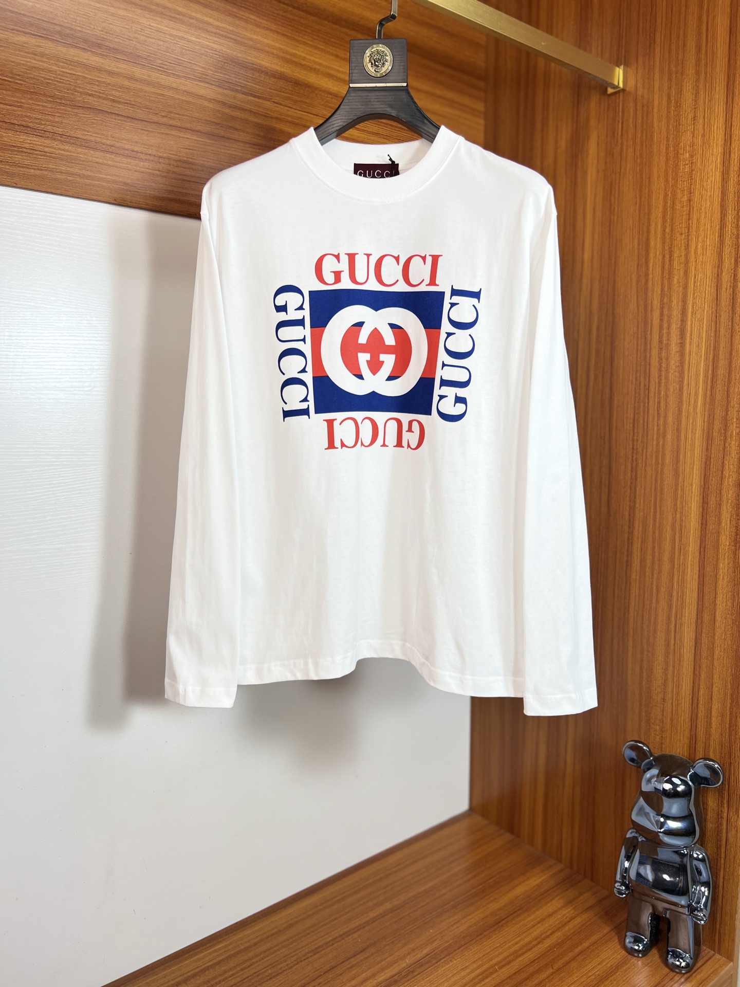 NO:538915,Gucci/Gucci 2025 autumn and winter new products, complete three standards, round neck long-sleeved T-shirt base shirt, no need to introduce too much good products, look at the details, counter code number XS-XL /140 Suggestions S,,gucci,tees, t-shirt,alexander wang19860909Gucci/古奇 2025秋冬新品 三标齐全 圆领长袖T恤打底衫 好货不用过多介绍 看细节 专柜码数XS-XL /140建议S,,gucci,tees，t-shirt,alexander wang,Men's clothing