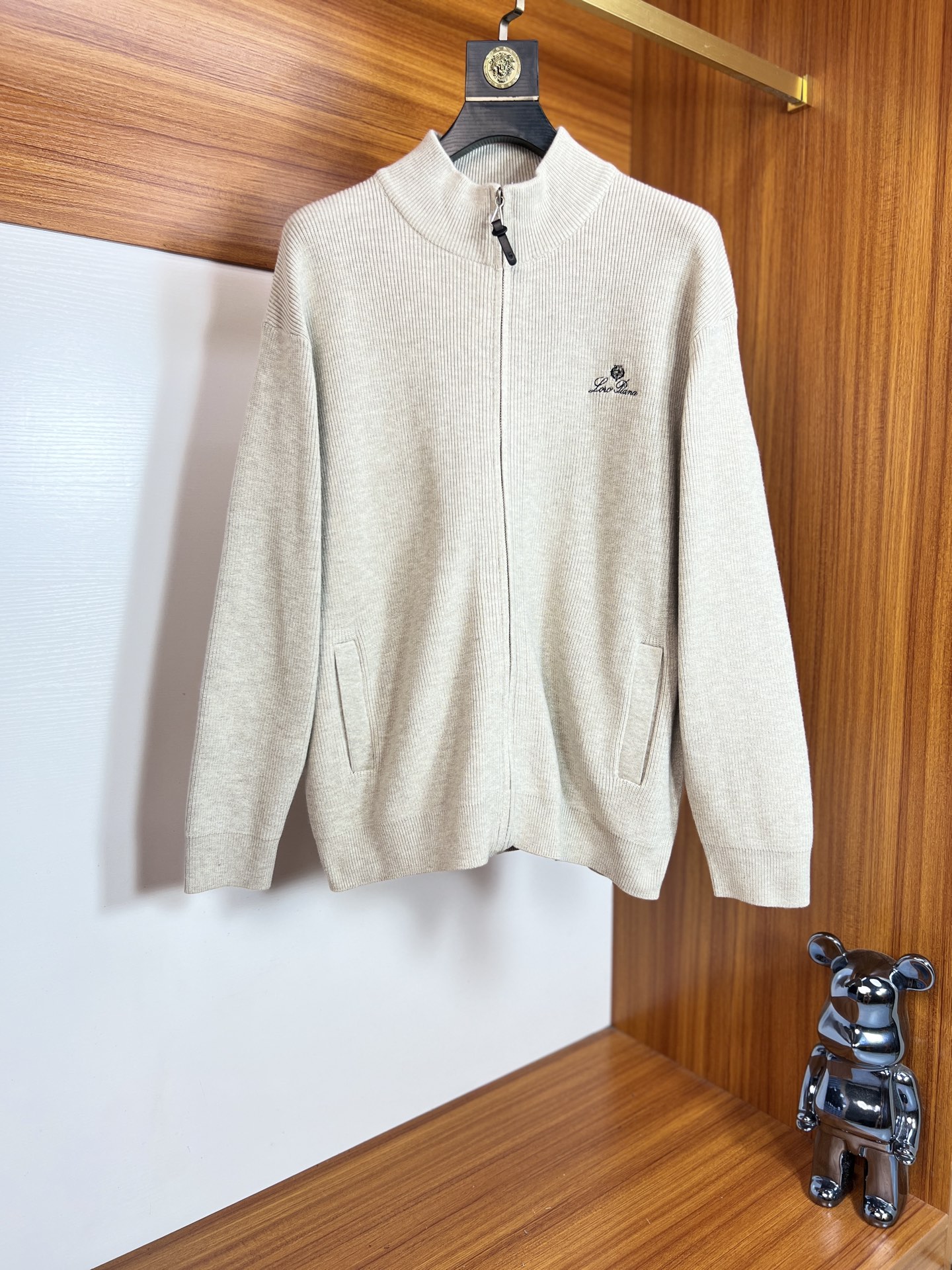 NO:537885,LP New products for Autumn and Winter Year, complete three standards, cardigan jackets, no need to introduce too much good products, look at the details, counter code M-XXXL /140 suggestions L,,loro piano, jackets & coats,alexander wang19860909LP 年秋冬新品上新 三标齐全 开衫外套 好货不用过多介绍 看细节 专柜码数M-XXXL /140建议L,,loro piana,jackets & coats,alexander wang,Men's clothing