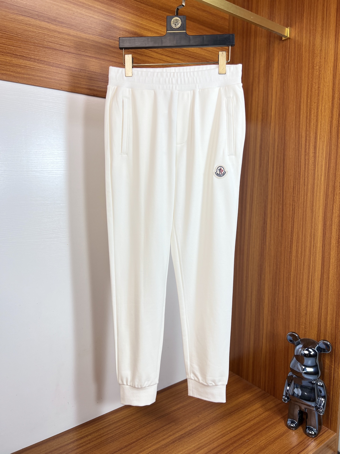 NO:566198,Sweatshirts, sweatpants, Moncler/mask, new products for autumn and winter, complete with three labels, can be matched with suits, good products, no need to introduce too much, look at the details, counter size S-XL 175/140, recommended M, Moncler, hoodie, sweatshirts, alexander wang19860909卫衣 卫裤 Moncler/蒙口 年秋冬新品上新 三标齐全 可搭配套装 好货不用过多介绍 看细节 专柜码数S-XL 175/140建议M,,Moncler,hoodie,sweatshirts,alexander wang,Men's clothing