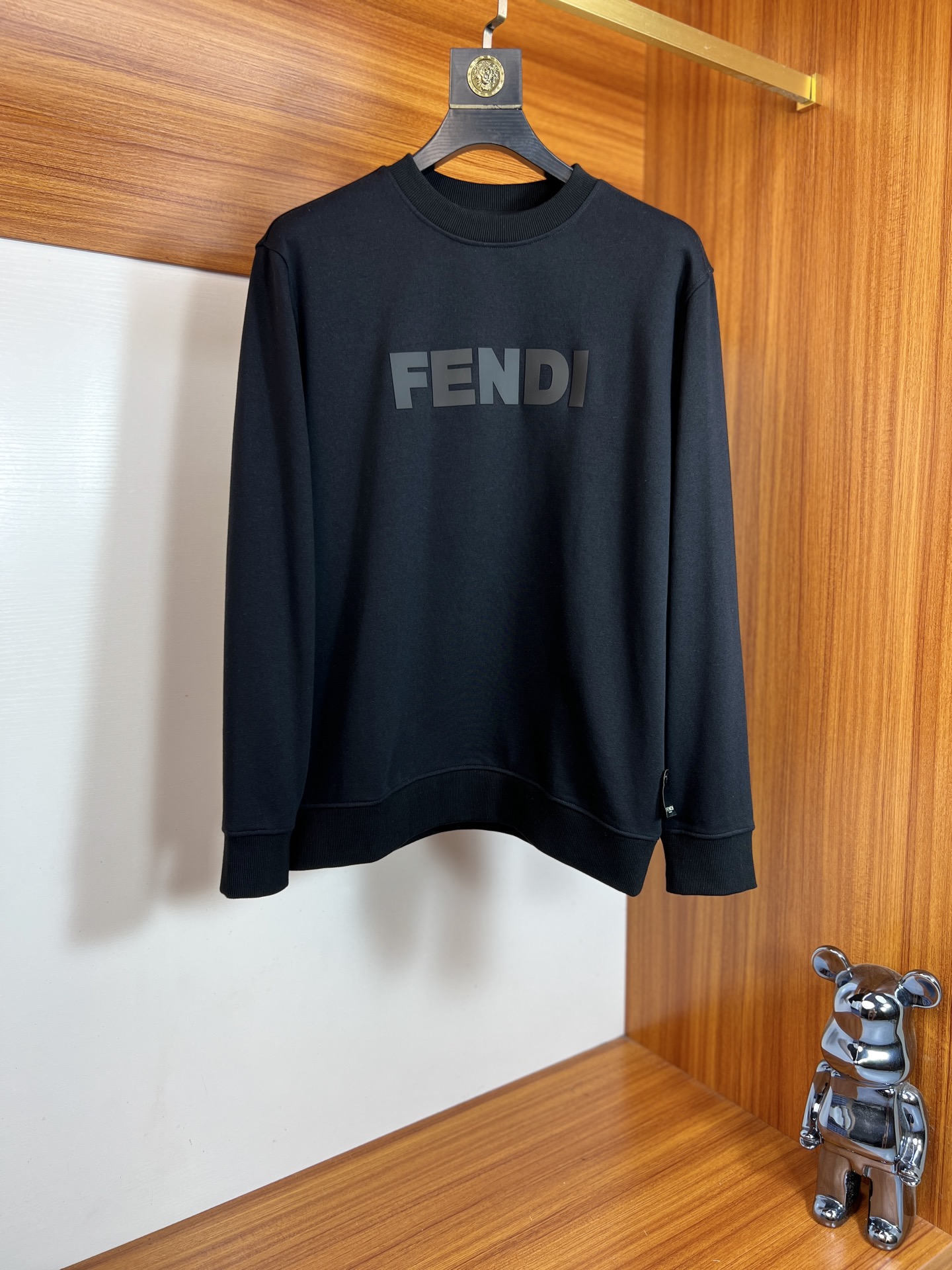 NO:540931,Fendi/Fendi 2025 autumn and winter new products, complete three standards, round neck sweatshirts, same style for men and women, good products do not need to be introduced too much, look at the details, counter code number S-XL 175/140 suggestion M,,fendi,fendi,hoodie,sweatshirts,alexander wang19860909Fendi/芬迪 2025秋冬新品 三标齐全 圆领卫衣 男女同款 好货不用过多介绍 看细节 专柜码数 S-XL 175/140建议M,,fendi,fendi,hoodie,sweatshirts,alexander wang,Men's clothing