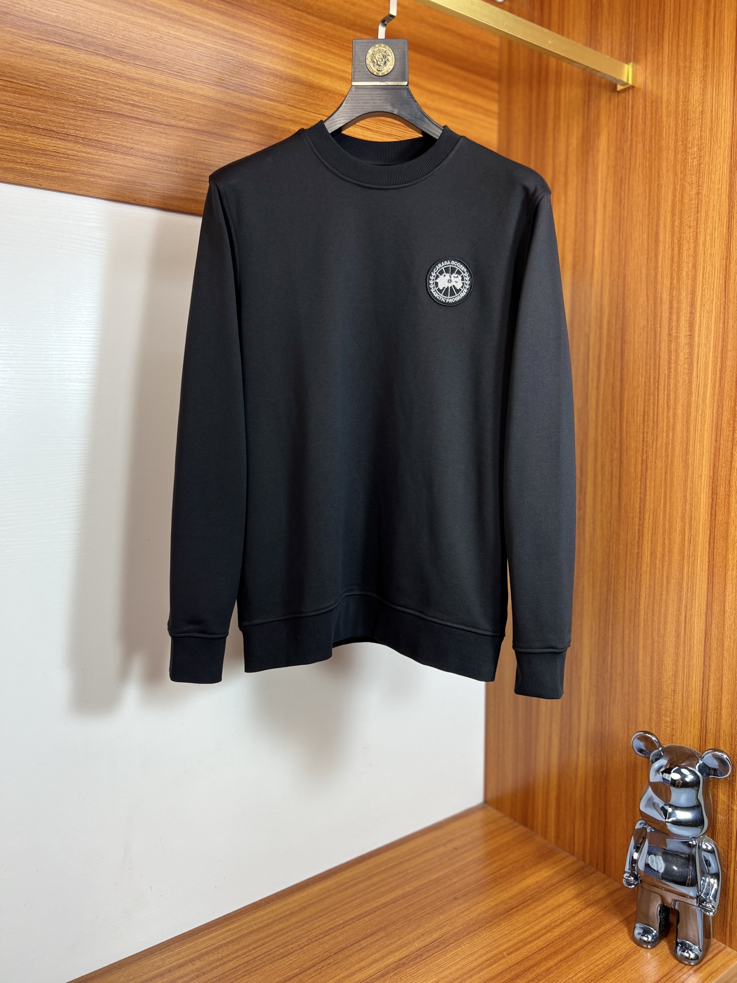 NO:540933,Canada Goose 2025 autumn and winter new product, complete three standards, round neck sweatshirts, same style for men and women, no need to introduce too much good products, look at the details, counter code number S-XL 175/140 suggestion M, hoodie, sweatshirts, alexander wang19860909加拿大 鹅 2025秋冬新品 三标齐全 圆领卫衣 男女同款 好货不用过多介绍 看细节 专柜码数 S-XL 175/140建议M,,hoodie,sweatshirts,alexander wang,Men's clothing