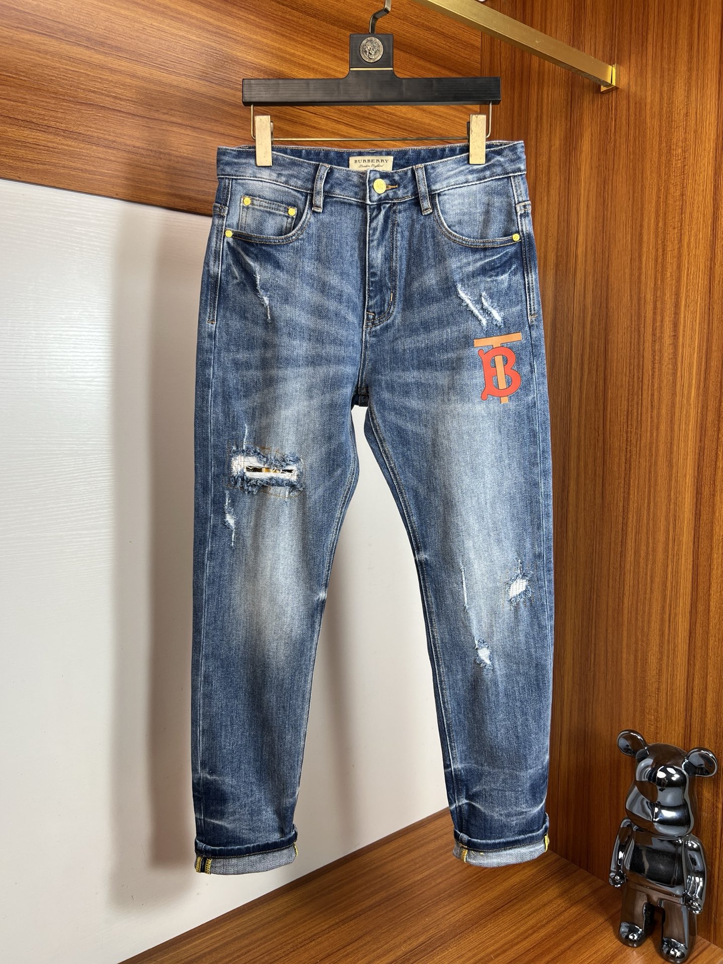 NO:538905,Burberry/Burberry 2025 autumn and winter new products, complete three standards, jeans, good products, don't need to be introduced too much, look at the details, counter number 29-38 / 140 upper body 32,,burberry,burberry,jeans,alexander wang19860909Burberry/巴宝莉 2025秋冬新品 三标齐全 牛仔裤 好货不用过多介绍 看细节 专柜码数29-38 /140上身32码,,burberry,burberry,jeans,alexander wang,Men's clothing