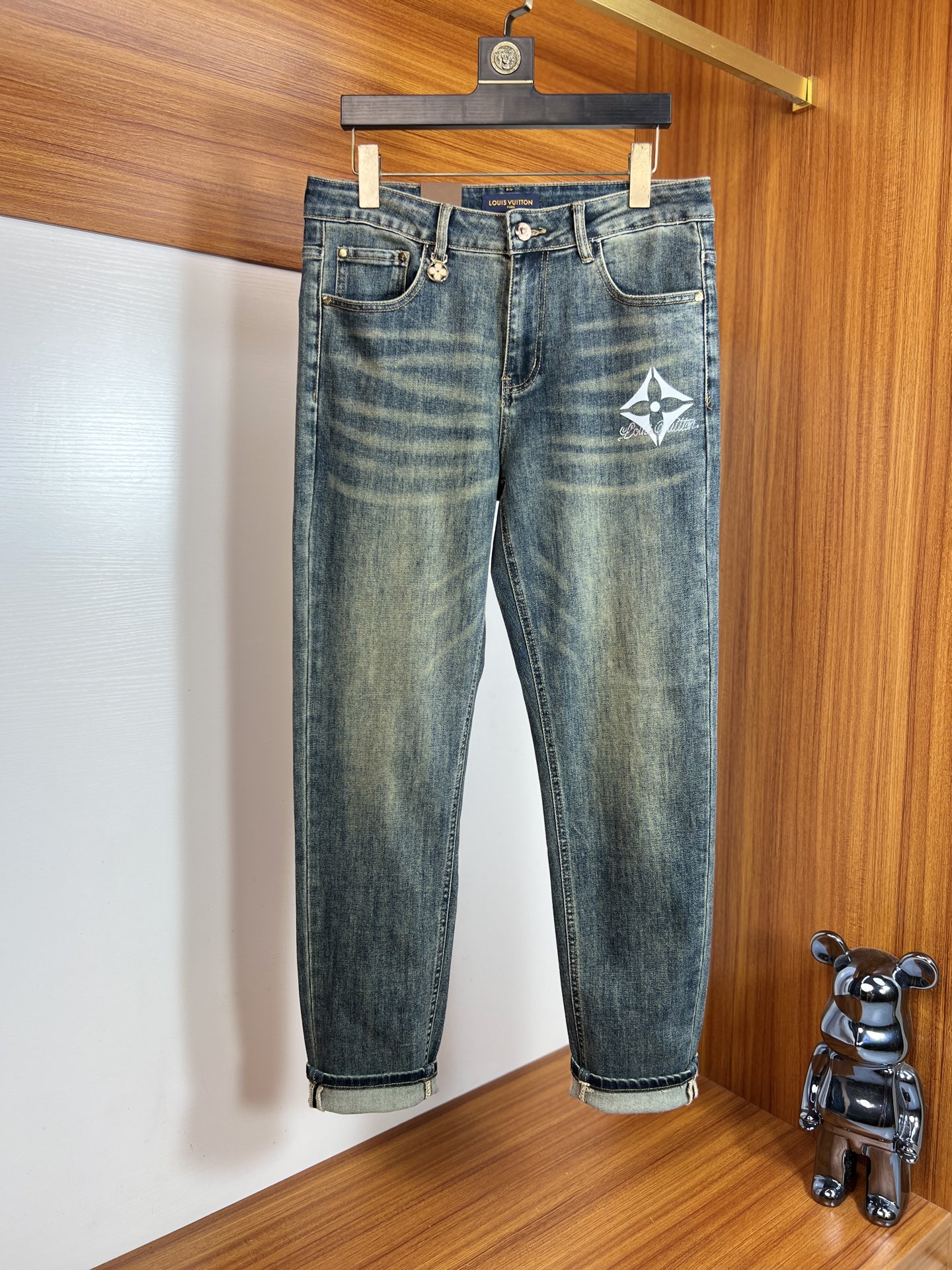 NO:540915,LV/Louis Vuitton 2025 autumn and winter new products, complete three standards, jeans, good products, don't need to be introduced too much, look at the details, counter number 29-38 / 140 upper body 32,,louis vuitton,louis vuitton,jeans,alexander wang19860909LV/路易威登 2025秋冬新品 三标齐全 牛仔裤 好货不用过多介绍 看细节 专柜码数29-38 /140上身32码,,louis vuitton,louis vuitton,jeans,alexander wang,Men's clothing