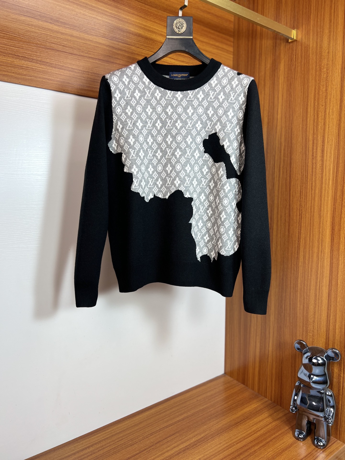 NO:570220,LV/Louis Vuitton 2025 autumn and winter new products, complete with three labels, round neck sweater, good product, no need to introduce too much, look at the details, counter size M-XXXL /140 recommended L,, louis vuitton, louis vuitton, sweaters, alexander wang19860909LV/路易威登 2025年秋冬新品上新 三标齐全 圆领毛衣 好货不用过多介绍 看细节 专柜码数M-XXXL /140建议L,,louis vuitton,louis vuitton,sweaters,alexander wang,Men's clothing