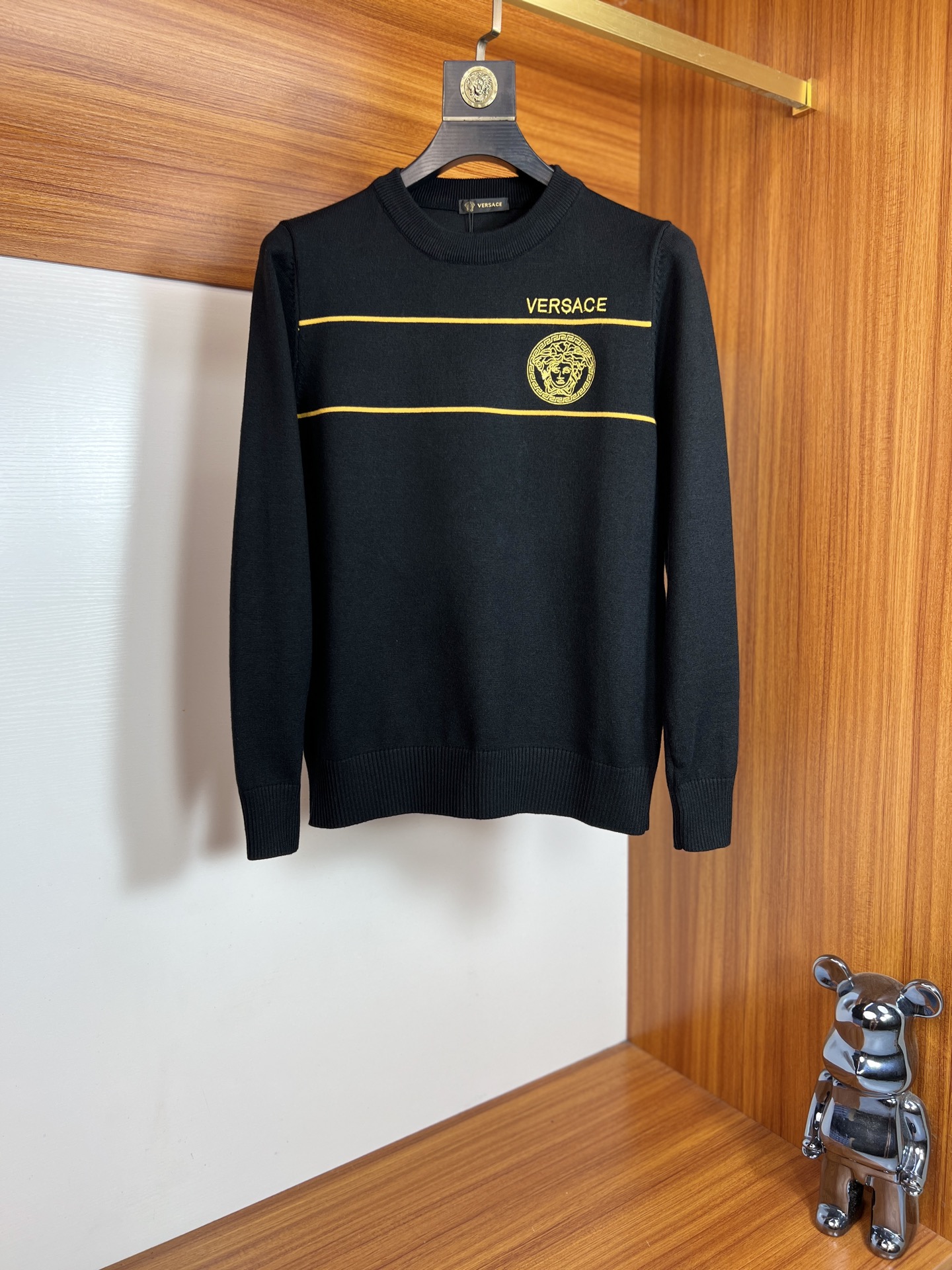 NO:570230,Versace/Versace 2025 new autumn and winter new products, complete with three labels, round neck sweater, good product, no need to introduce too much, look at the details, counter size M-XXXL /140 recommended L,,versace,versace,sweaters,alexander wang19860909Versace/范思哲 2025年秋冬新品上新 三标齐全 圆领毛衣 好货不用过多介绍 看细节 专柜码数M-XXXL /140建议L,,versace,versace,sweaters,alexander wang,Men's clothing