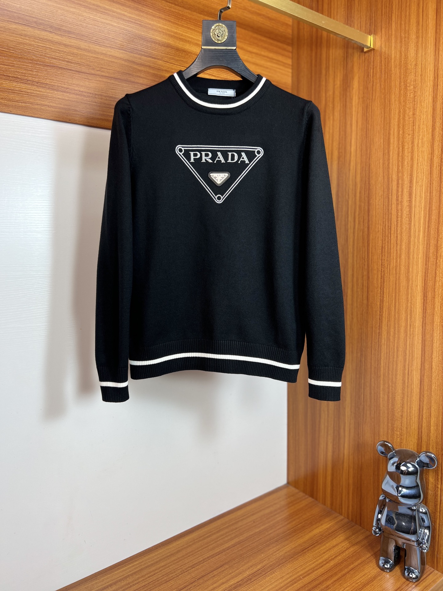 NO:570234,Prada/Prada 2025 new autumn and winter new products, complete with three labels, round neck sweater, good product, no need to introduce too much, look at the details, counter size M-XXXL /140, recommended L,, prada, prada, sweaters, alexander wang19860909Prada/普拉达 2025年秋冬新品上新 三标齐全 圆领毛衣 好货不用过多介绍 看细节 专柜码数M-XXXL /140建议L,,prada,prada,sweaters,alexander wang,Men's clothing