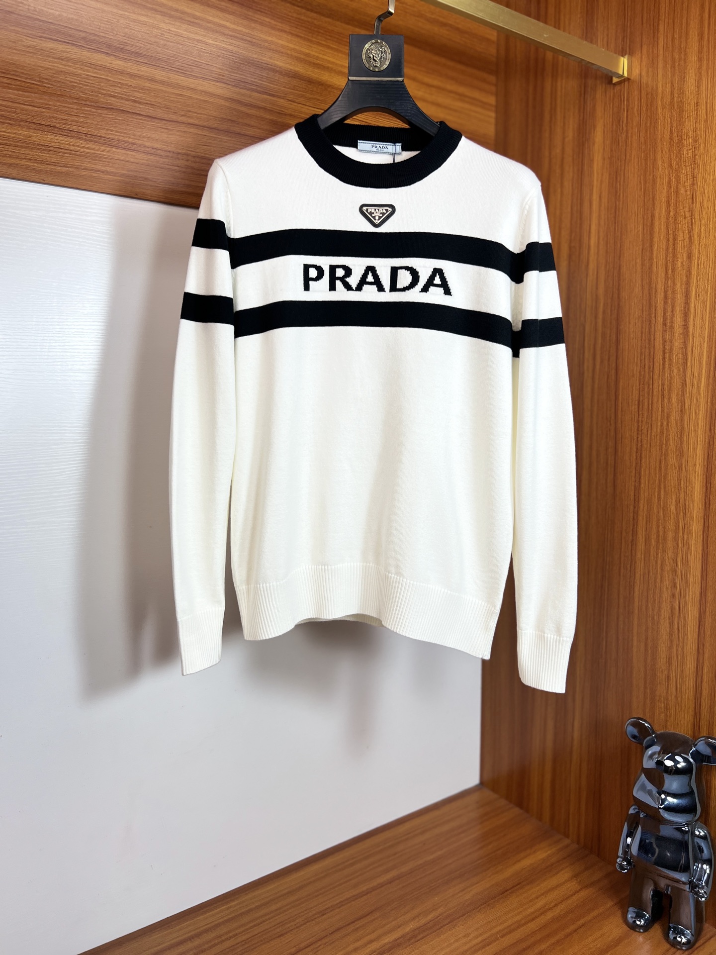 NO:550549,Prada/Prada 2025 new autumn and winter new products, complete with three labels, round neck sweater, good product, no need to introduce too much, look at the details, counter size M-XXXL 175/140, recommended L,, prada, prada, sweaters, alexander wang19860909Prada/普拉达 2025年秋冬新品上新 三标齐全 圆领毛衣 好货不用过多介绍 看细节 专柜码数M-XXXL 175/140建议L,,prada,prada,sweaters,alexander wang,Men's clothing