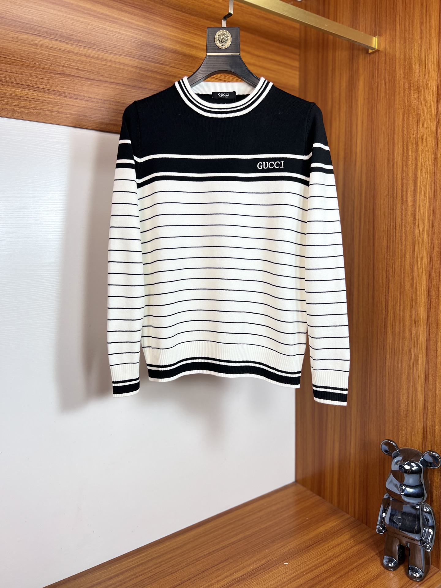 NO:550535,Gucci/Gucci 2025 new products are available in autumn and winter, complete three standards, round neck sweater, good products do not need to be introduced too much, look at the details, counter number M-XXXL 175/140 Suggestions L,,gucci,sweaters,alexander wang19860909Gucci/古奇 2025年秋冬新品上新 三标齐全 圆领毛衣 好货不用过多介绍 看细节 专柜码数M-XXXL 175/140建议L,,gucci,sweaters,alexander wang,Men's clothing