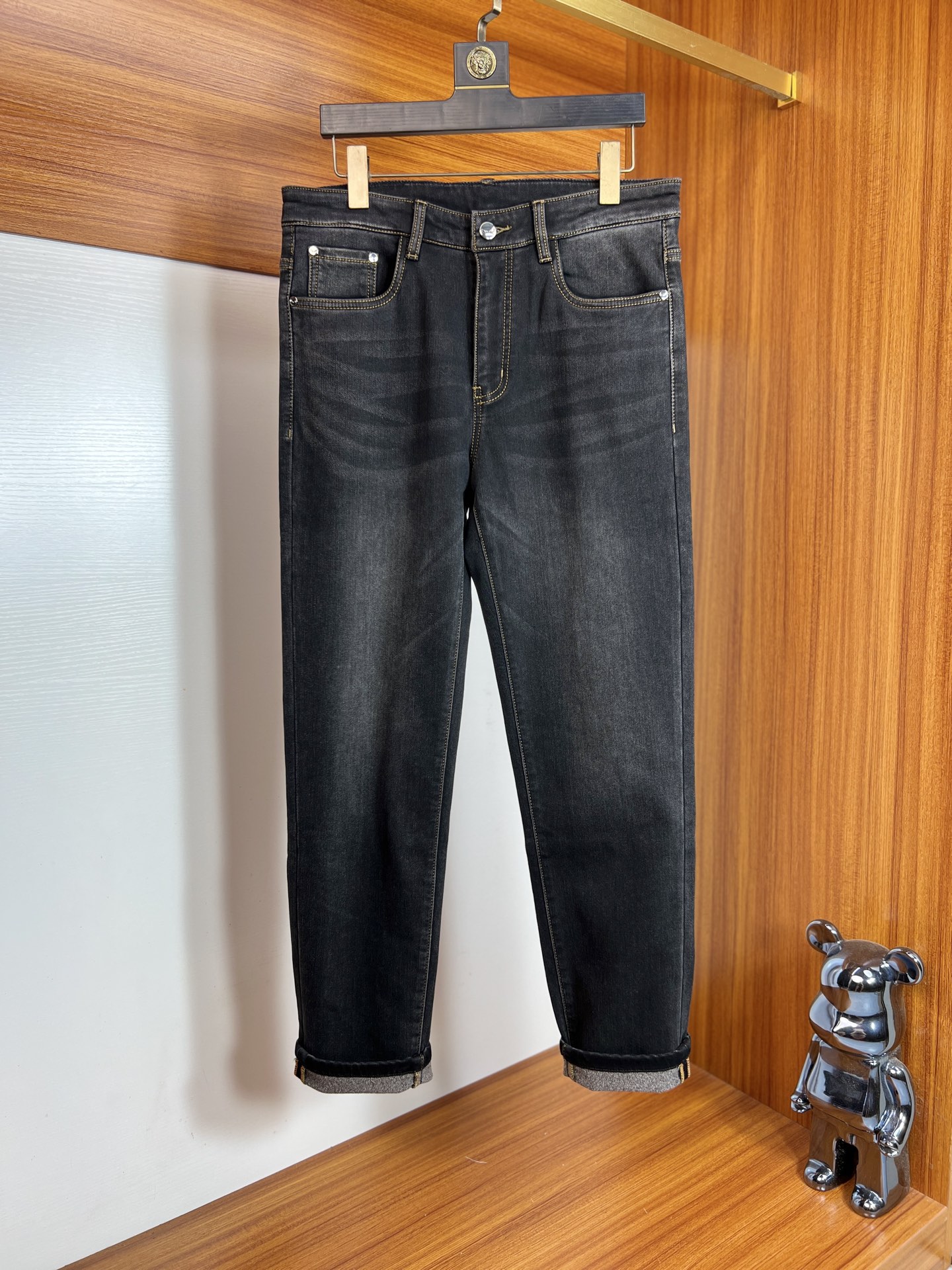 NO:614119,Fendi/Fendi 2025 autumn and winter new products, complete with three labels, jeans, good products, no need to introduce too much, look at the details, counter size 29-38/140 upper body size 32,,fendi,fendi,jeans,alexander wang19860909Fendi/芬迪 2025秋冬新品 三标齐全 牛仔裤 好货不用过多介绍 看细节 专柜码数29-38 /140上身32码,,fendi,fendi,jeans,alexander wang,Men's clothing