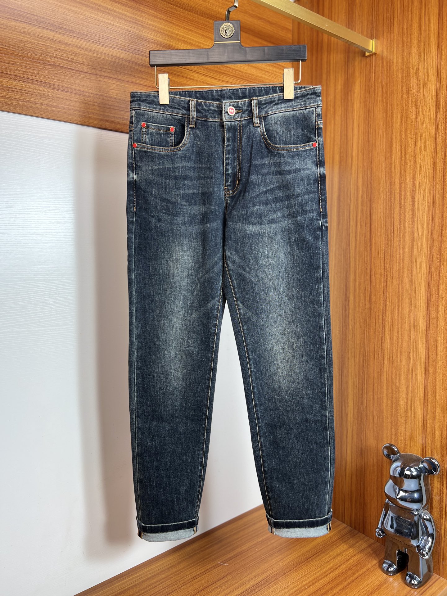 NO:614112,Kineo 2025 autumn and winter new products, complete with three labels, jeans, good products, no need to introduce too much, look at the details, counter size 29-38/140, upper body size 32,,jeans,alexander wang19860909Kineo 2025秋冬新品 三标齐全 牛仔裤 好货不用过多介绍 看细节 专柜码数29-38 /140上身32码,,jeans,alexander wang,Men's clothing