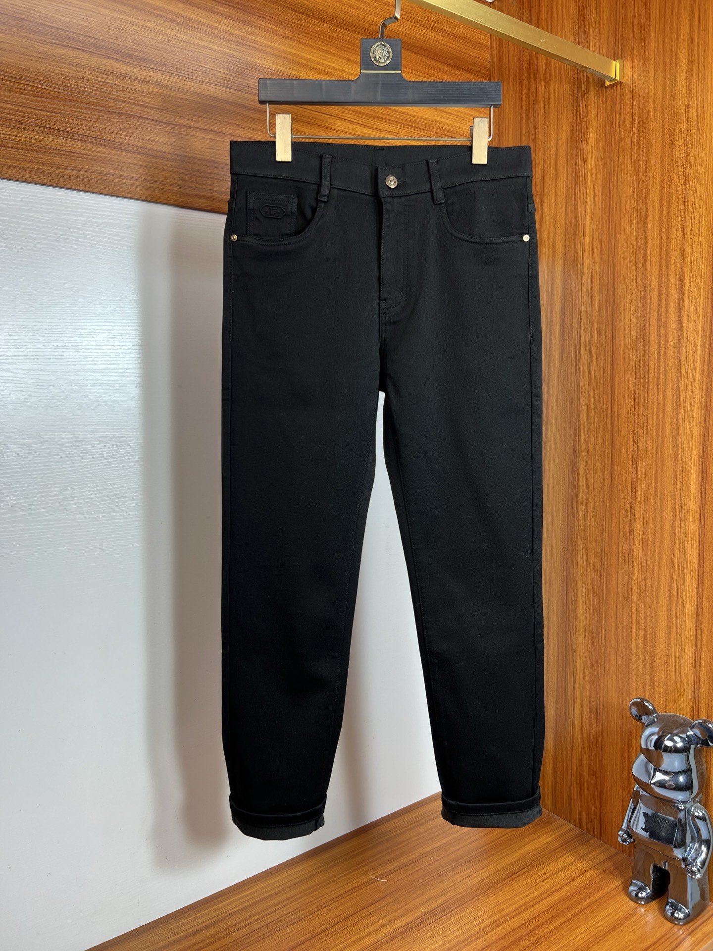 NO:614107,TF 2025 autumn and winter new products, complete with three labels, jeans, good products, no need to introduce too much, look at the details, the number of counters is 29-38/140, upper body size 32, tom ford, jeans, alexander wang19860909TF 2025秋冬新品 三标齐全 牛仔裤 好货不用过多介绍 看细节 专柜码数29-38 /140上身32码,,tom ford,jeans,alexander wang,Men's clothing