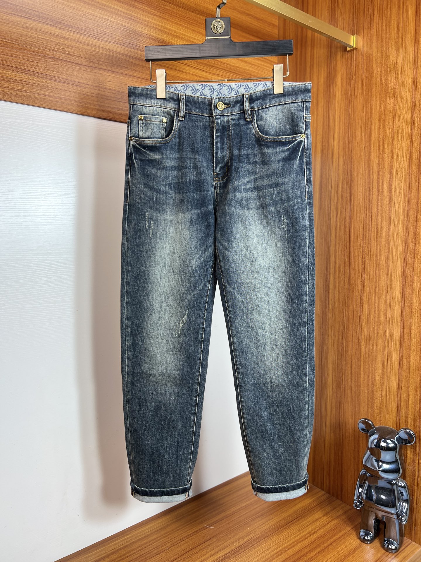 NO:611949,TF 2025 autumn and winter new products, complete with three labels, jeans, good products, no need to introduce too much, look at the details, the number of counters is 29-38/140, upper body size 32, tom ford, jeans, alexander wang19860909TF 2025秋冬新品 三标齐全 牛仔裤 好货不用过多介绍 看细节 专柜码数29-38 /140上身32码,,tom ford,jeans,alexander wang,Men's clothing