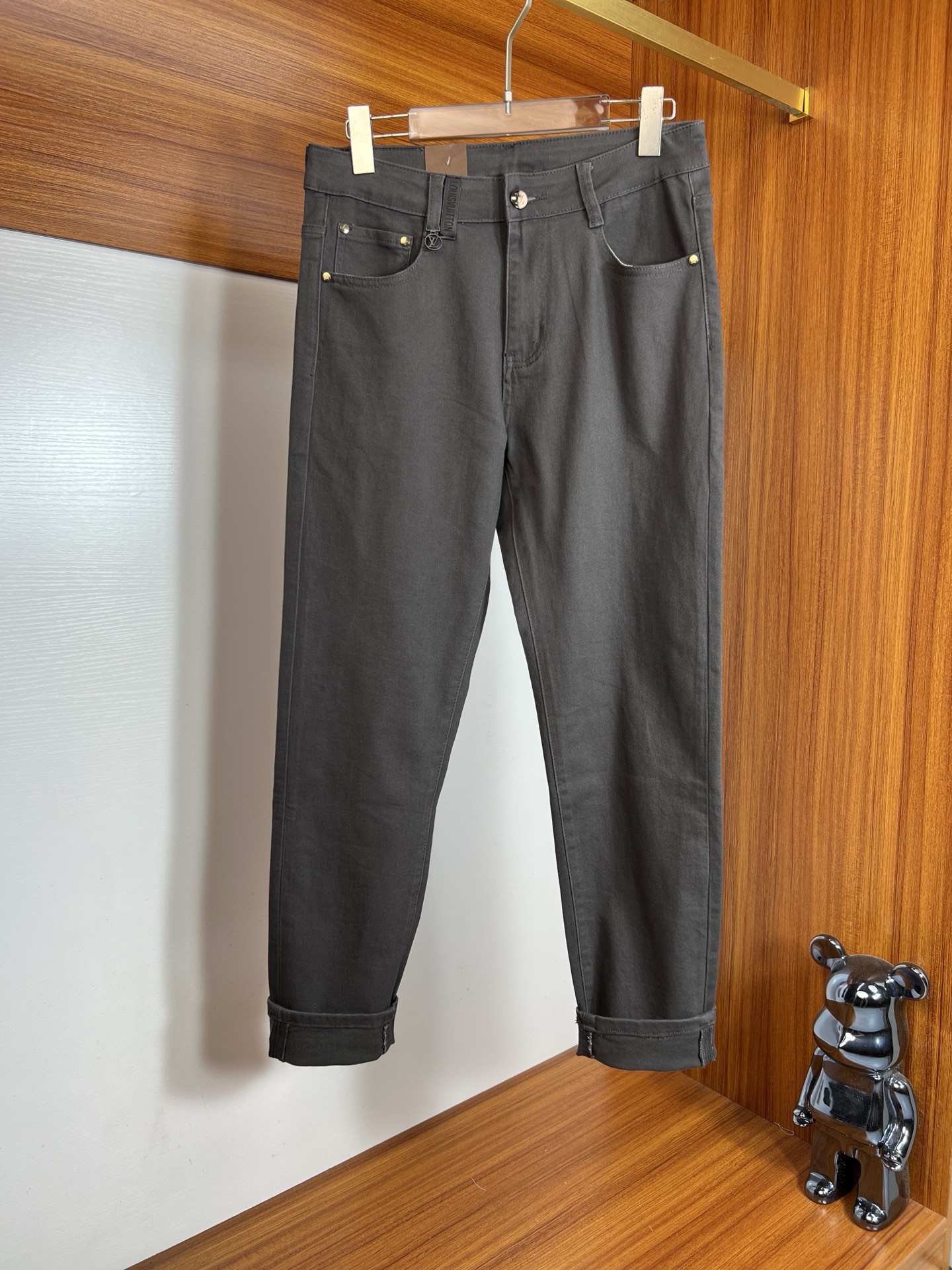 NO:611959,LV/Louis Vuitton 2025 autumn and winter new products, complete with three labels, jeans, good products, no need to introduce too much, look at the details, counter size 29-38 /140, upper body size 32, louis vuitton, louis vuitton, jeans, alexander wang19860909LV/路易威登 2025秋冬新品 三标齐全 牛仔裤 好货不用过多介绍 看细节 专柜码数29-38 /140上身32码,,louis vuitton,louis vuitton,jeans,alexander wang,Men's clothing