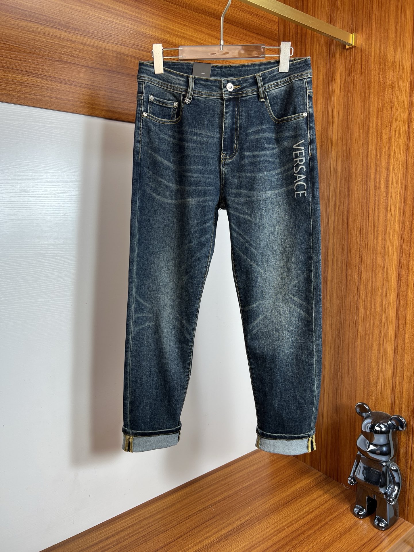 NO:611964,Hermes/Hermès 2025 autumn and winter new products, complete with three labels, jeans, good products, no need to introduce too much, look at the details, counter size 29-38/140 upper body size 32,, hermes, hermes, jeans, alexander wang19860909Hermes/爱马仕 2025秋冬新品 三标齐全 牛仔裤 好货不用过多介绍 看细节 专柜码数29-38 /140上身32码,,hermes,hermes,jeans,alexander wang,Men's clothing