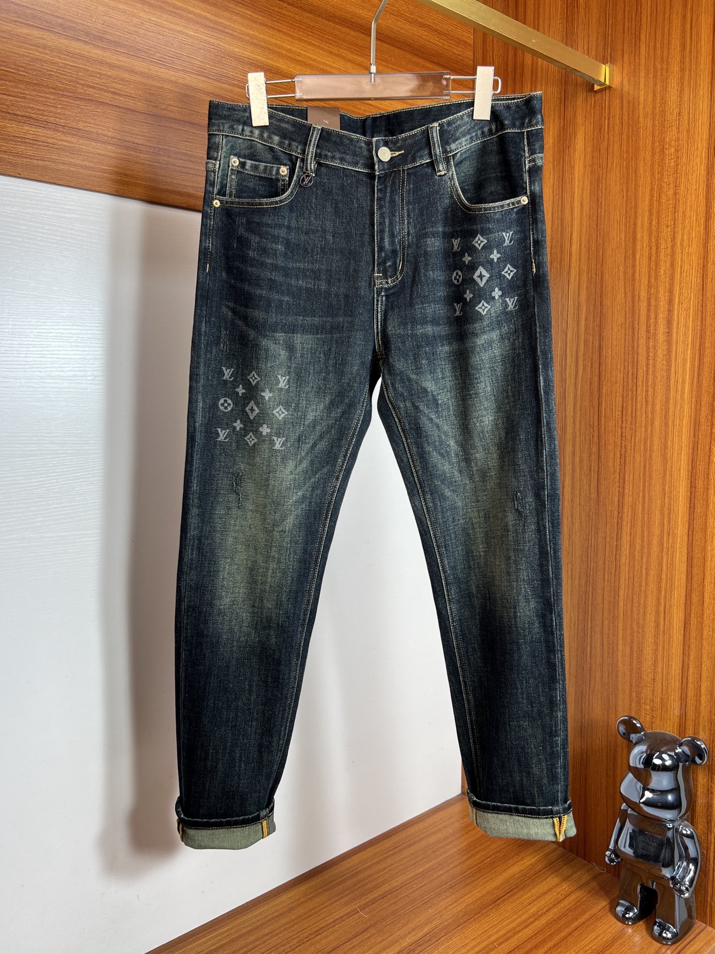 NO:611986,LV/Louis Vuitton 2025 autumn and winter new products, complete with three labels, jeans, good products, no need to introduce too much, look at the details, counter size 29-38 /140, upper body size 32, louis vuitton, louis vuitton, jeans, alexander wang19860909LV/路易威登 2025秋冬新品 三标齐全 牛仔裤 好货不用过多介绍 看细节 专柜码数29-38 /140上身32码,,louis vuitton,louis vuitton,jeans,alexander wang,Men's clothing