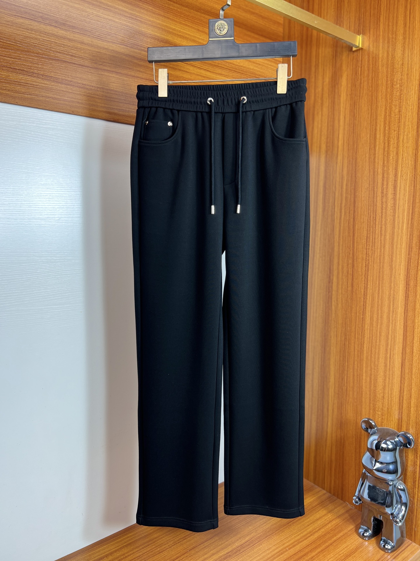 NO:573481,Prada/Prada 2025 autumn and winter new products, complete with three labels, casual pants, good products, no need to introduce too much, look at the details, counter size M-XXXL 175/upper body L,, prada, prada, alexander wang19860909Prada/普拉达 2025秋冬新品 三标齐全 休闲裤 好货不用过多介绍 看细节 专柜码数M-XXXL 175/上身L,,prada,prada,alexander wang,Men's clothing