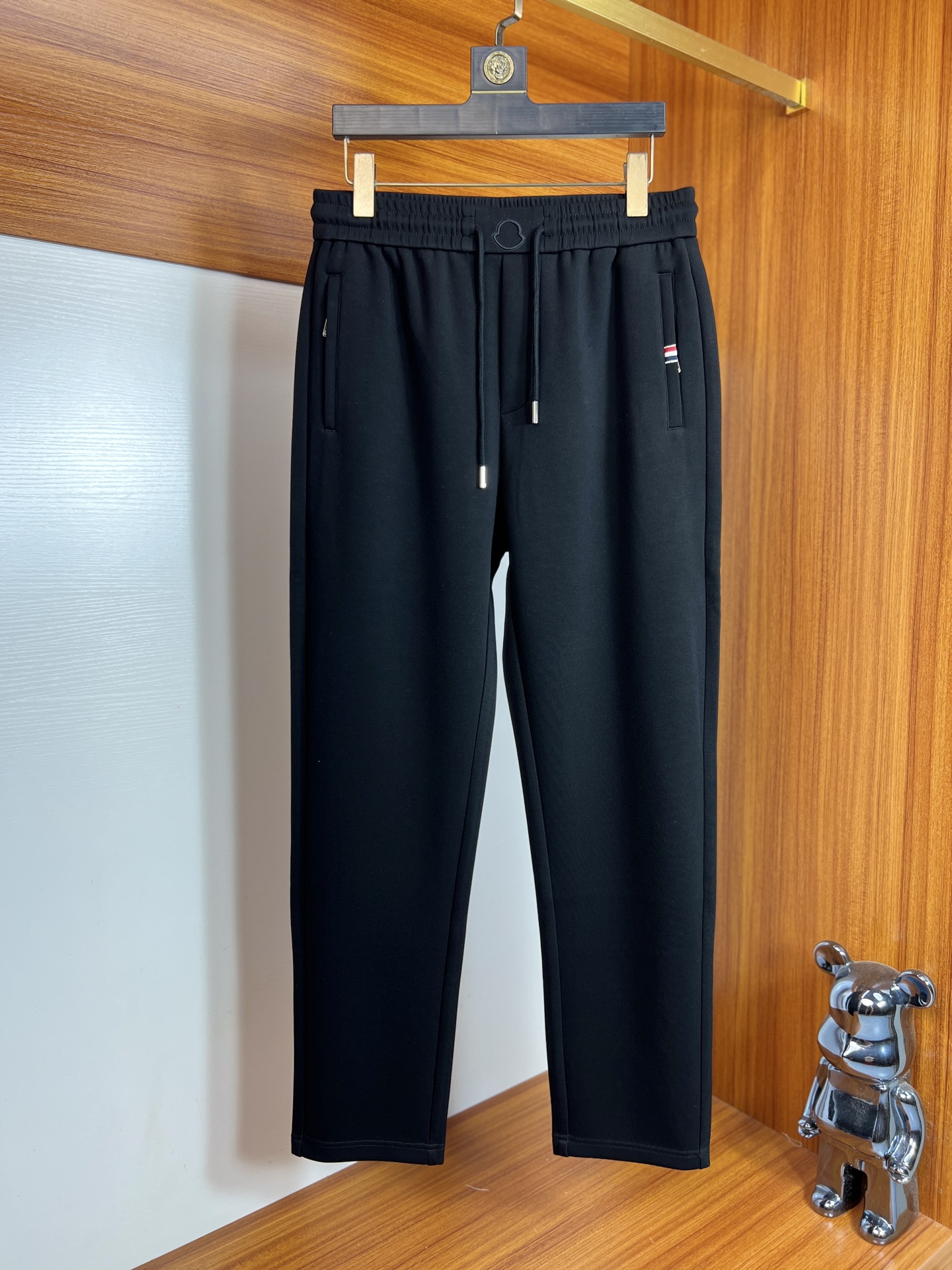 NO:573479,Moncler/Mongolian mouth 2025 autumn and winter new products, complete with three labels, casual pants, good products, no need to introduce too much, look at the details, counter size M-XXXL 175/upper body L,,Moncler,alexander wang19860909Moncler/蒙口 2025秋冬新品 三标齐全 休闲裤 好货不用过多介绍 看细节 专柜码数M-XXXL 175/上身L,,Moncler,alexander wang,Men's clothing