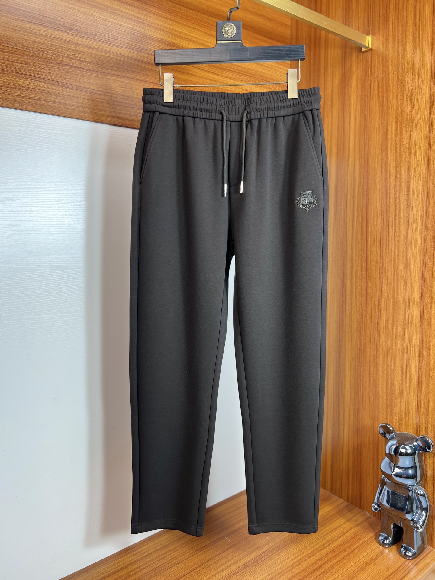 NO:611944,LP new autumn and winter products, complete with three labels, casual pants, good products, no need to introduce too much, look at the details, counter size M-XXXL /140 upper body L,, loro piana, alexander wang19860909LP 秋冬新品 三标齐全 休闲裤 好货不用过多介绍 看细节 专柜码数M-XXXL /140上身L,,loro piana,alexander wang,Men's clothing