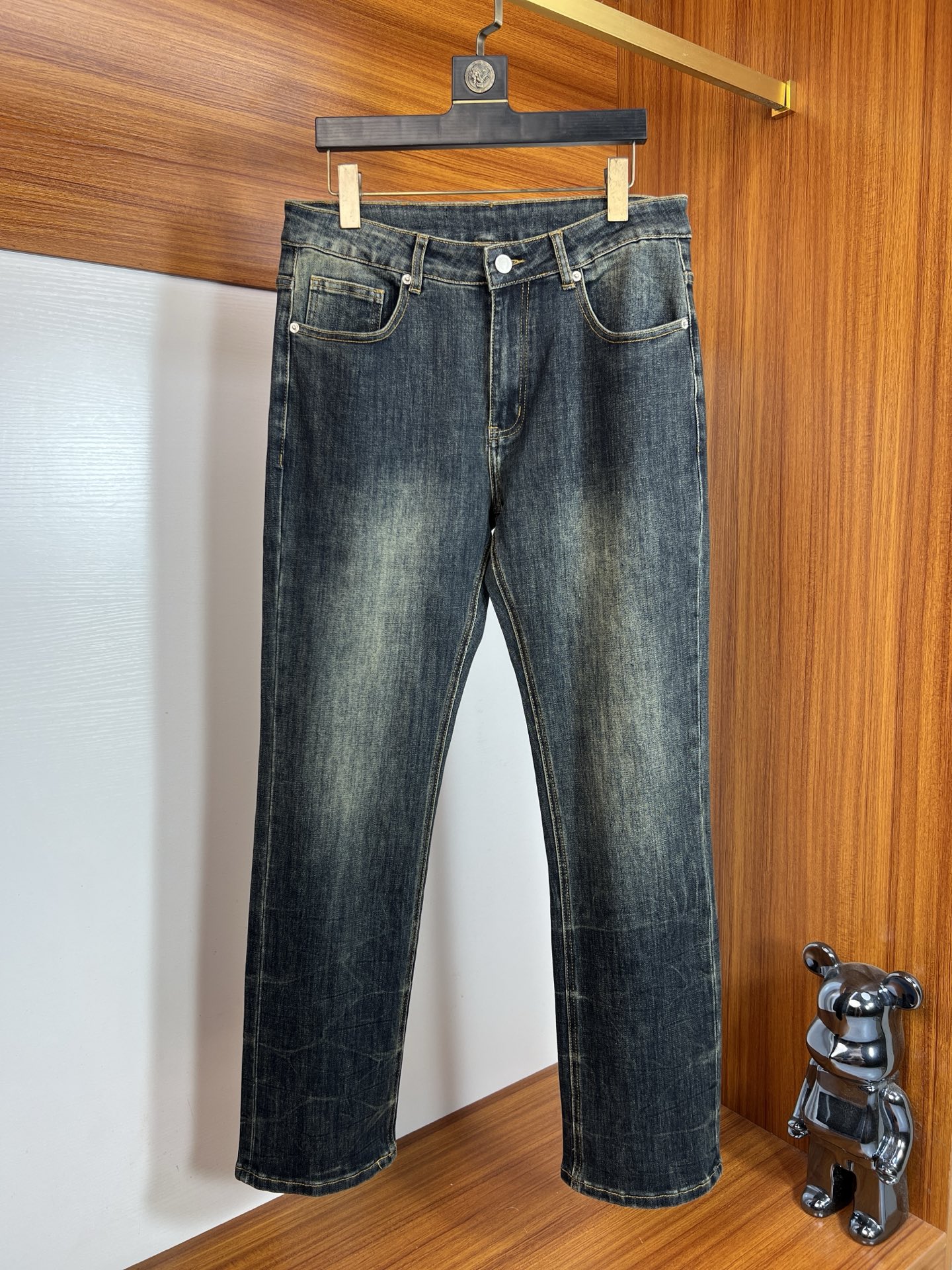 NO:654666,BC 2025 autumn and winter new products, complete with three labels, jeans, good products, no need to introduce too much, look at the details, counter size 29-38/140, upper body size 32,,jeans,alexander wang19860909BC 2025秋冬新品 三标齐全 牛仔裤 好货不用过多介绍 看细节 专柜码数29-38 /140上身32码,,jeans,alexander wang,Men's clothing