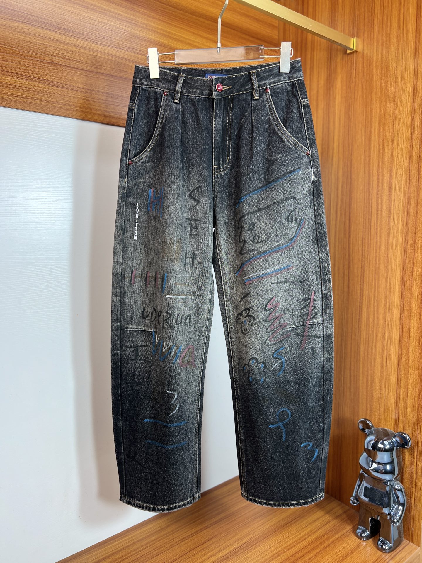 NO:607461,LV/Louis Vuitton 2025 autumn and winter new products, complete with three labels, wide-cut jeans, good products, no need to introduce too much, look at the details, counter size S-XXXL /140 upper body L,, louis vuitton, louis vuitton, jeans, alexander wang19860909LV/路易威登 2025秋冬新品 三标齐全 阔版牛仔裤 好货不用过多介绍 看细节 专柜码数S-XXXL /140上身L,,louis vuitton,louis vuitton,jeans,alexander wang,Men's clothing