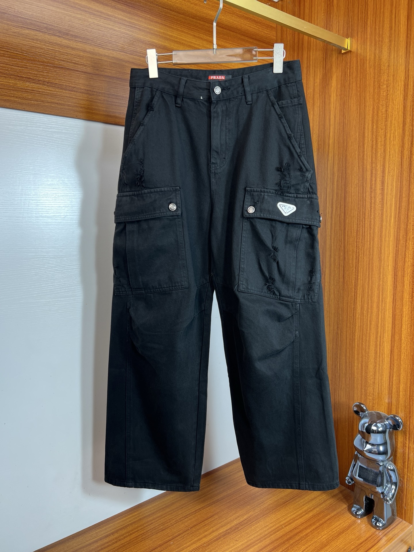 NO:607457,Prada/Prada 2025 new autumn and winter products, complete with three standards, wide-cut jeans, good products without too much introduction, look at the details, counter size S-XXXL /140 upper body L,, prada, prada, jeans, alexander wang19860909Prada/普拉达 2025秋冬新品 三标齐全 阔版牛仔裤 好货不用过多介绍 看细节 专柜码数S-XXXL /140上身L,,prada,prada,jeans,alexander wang,Men's clothing