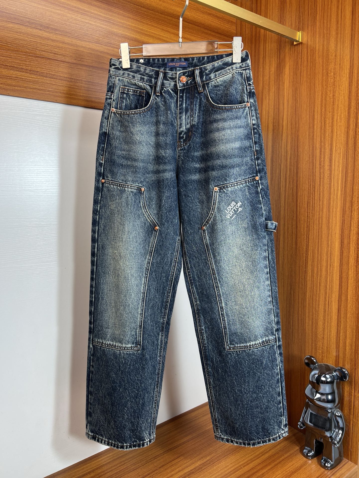 NO:607453,LV/Louis Vuitton 2025 autumn and winter new products, complete with three labels, wide-cut jeans, good products, no need to introduce too much, look at the details, counter size S-XXXL /140 upper body L,, louis vuitton, louis vuitton, jeans, alexander wang19860909LV/路易威登 2025秋冬新品 三标齐全 阔版牛仔裤 好货不用过多介绍 看细节 专柜码数S-XXXL /140上身L,,louis vuitton,louis vuitton,jeans,alexander wang,Men's clothing